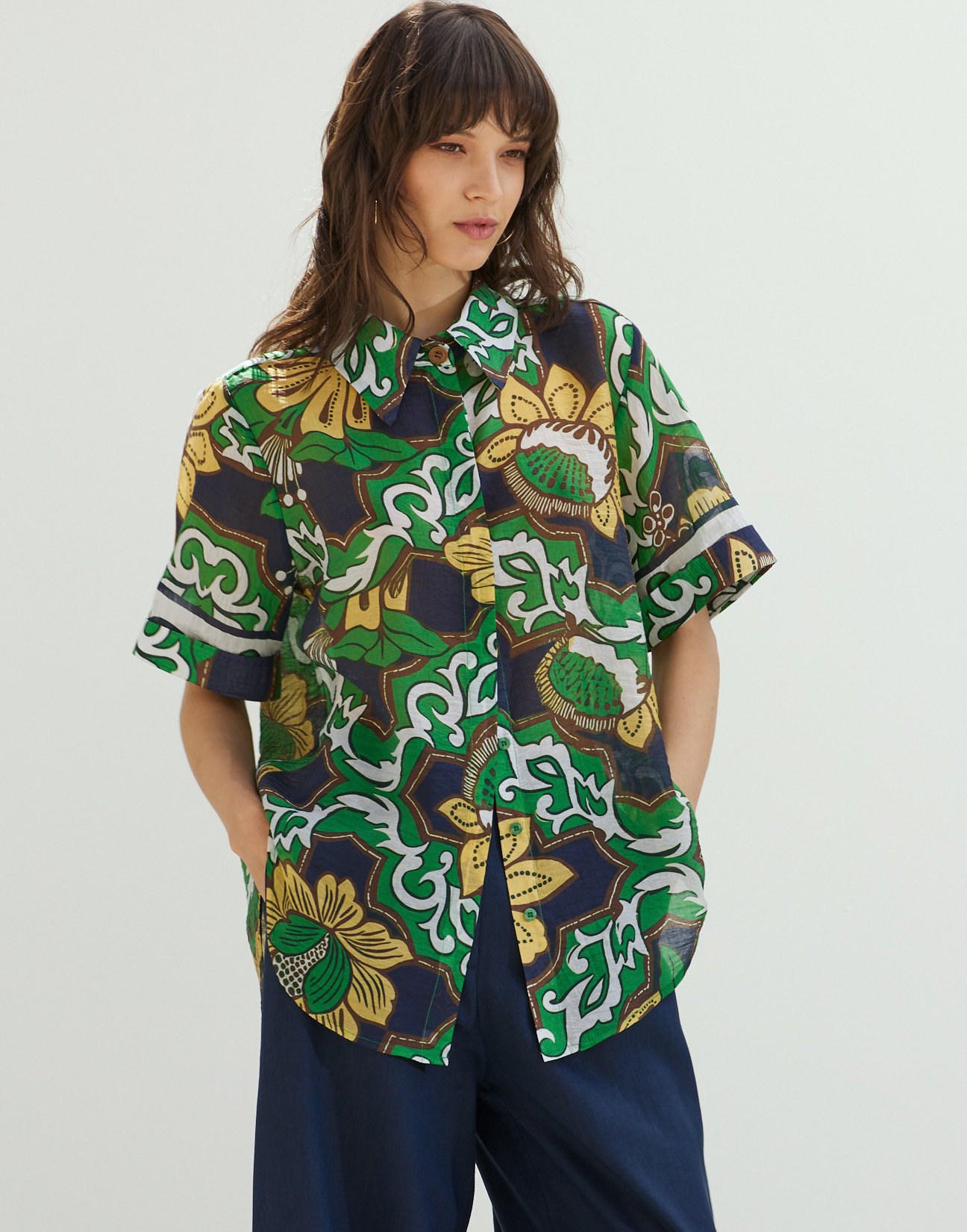 Turn up printed shirt