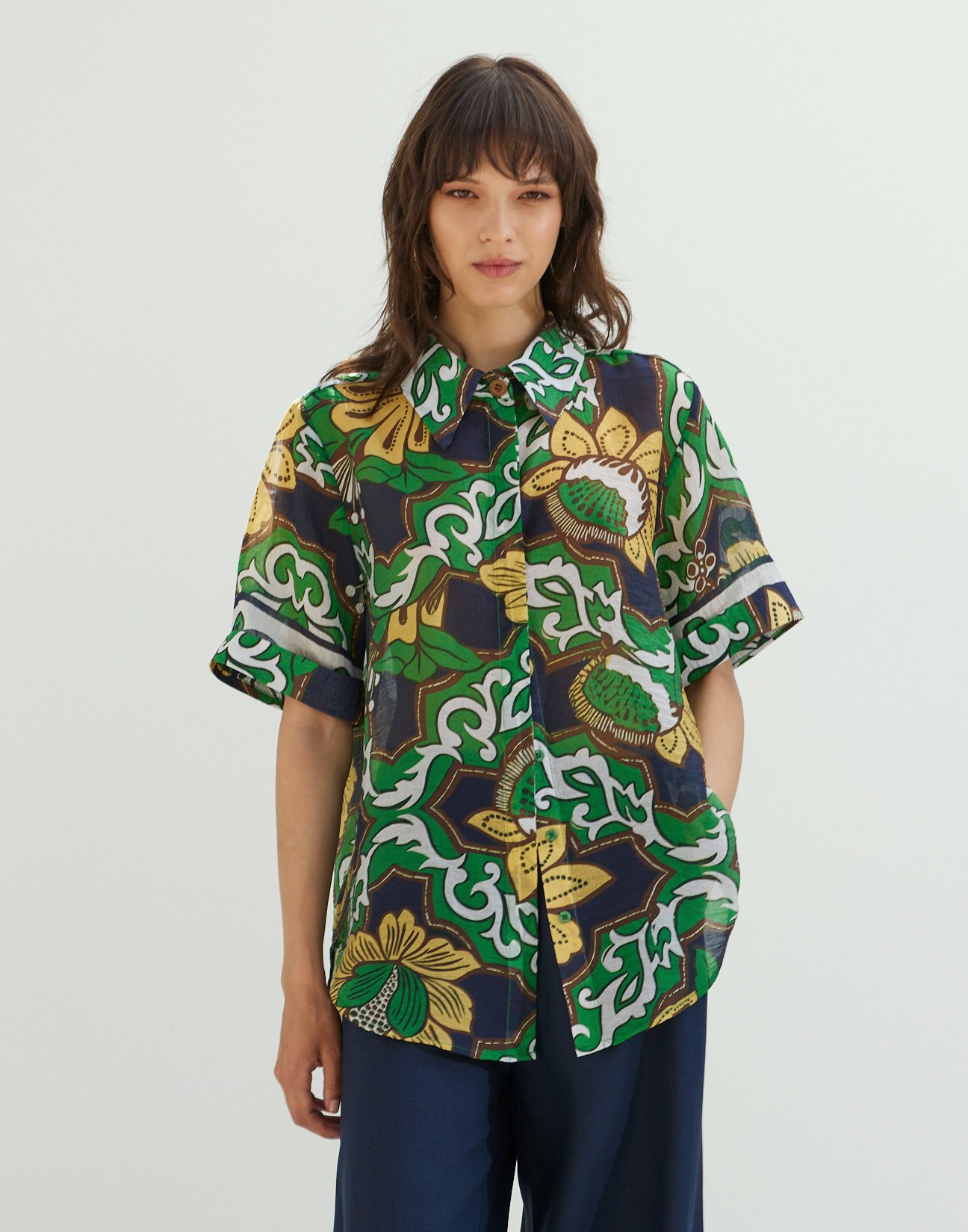 Turn up printed shirt