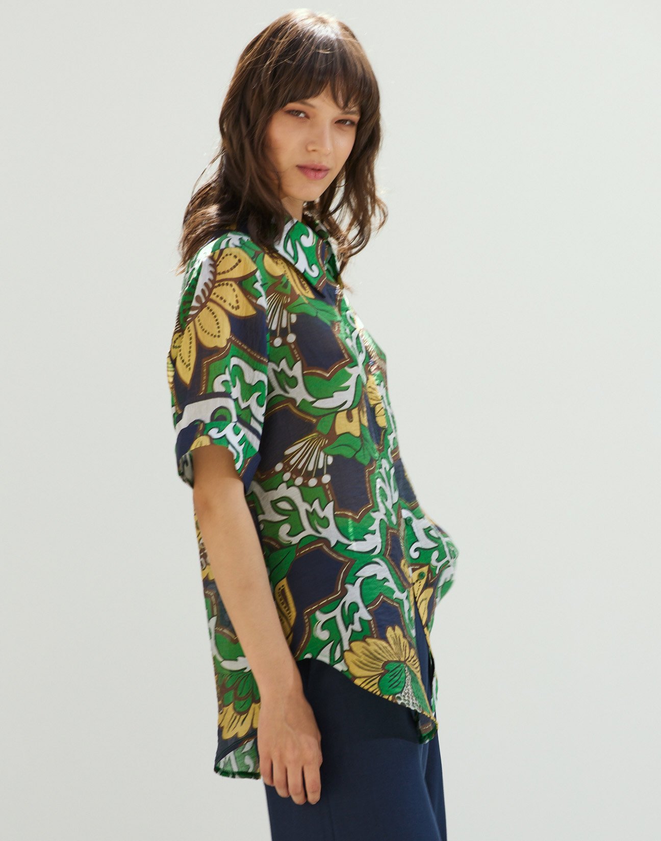 Turn up printed shirt