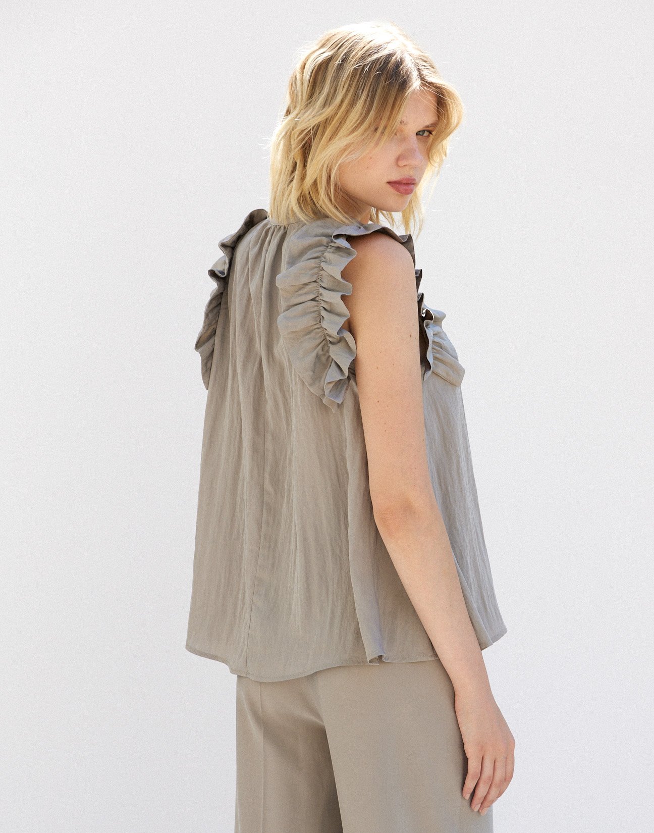 Blouse with ruffles
