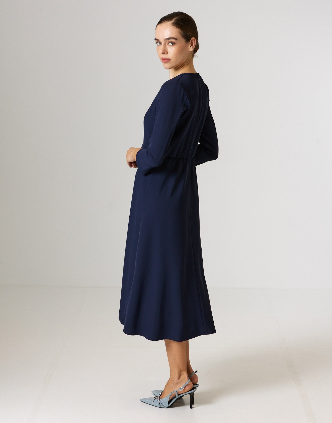 Midi dress with buckle