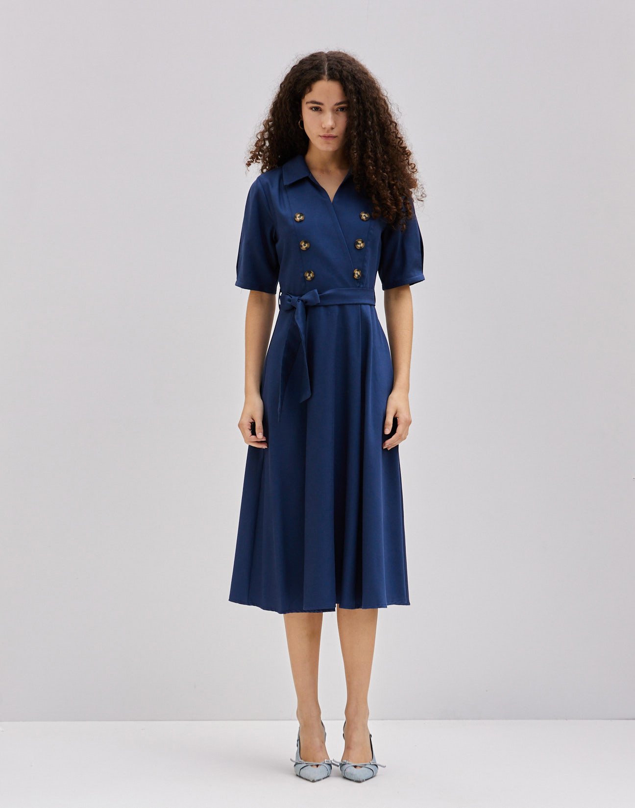 Midi dress with collar