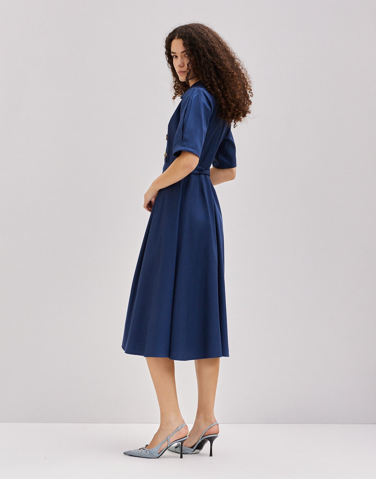 Midi dress with collar
