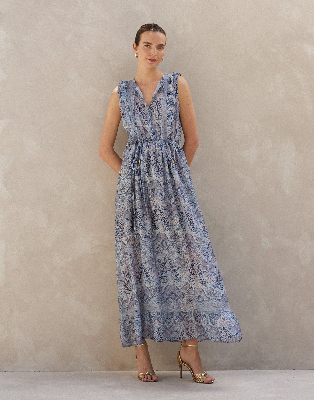Maxi dress with lace