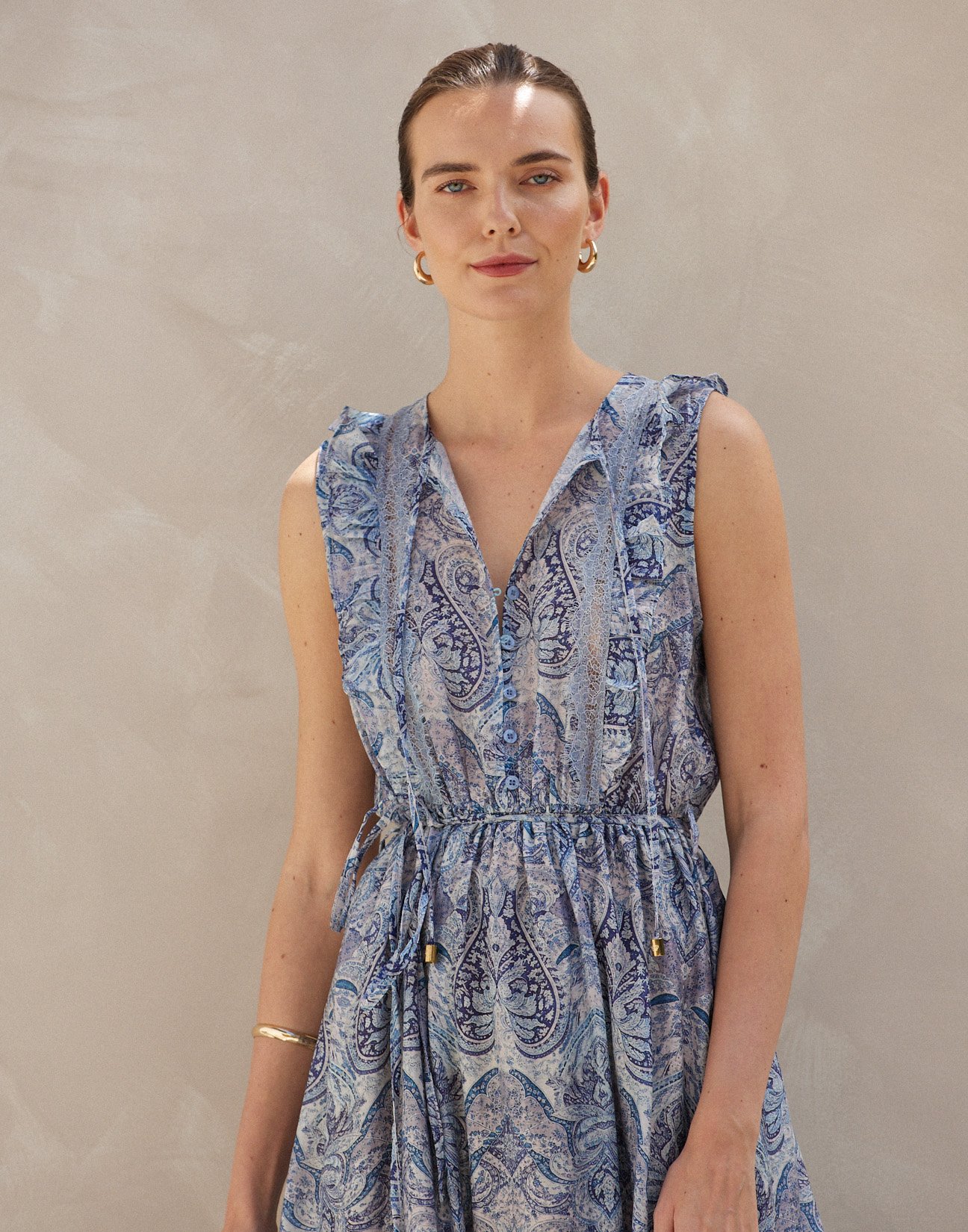 Maxi dress with lace