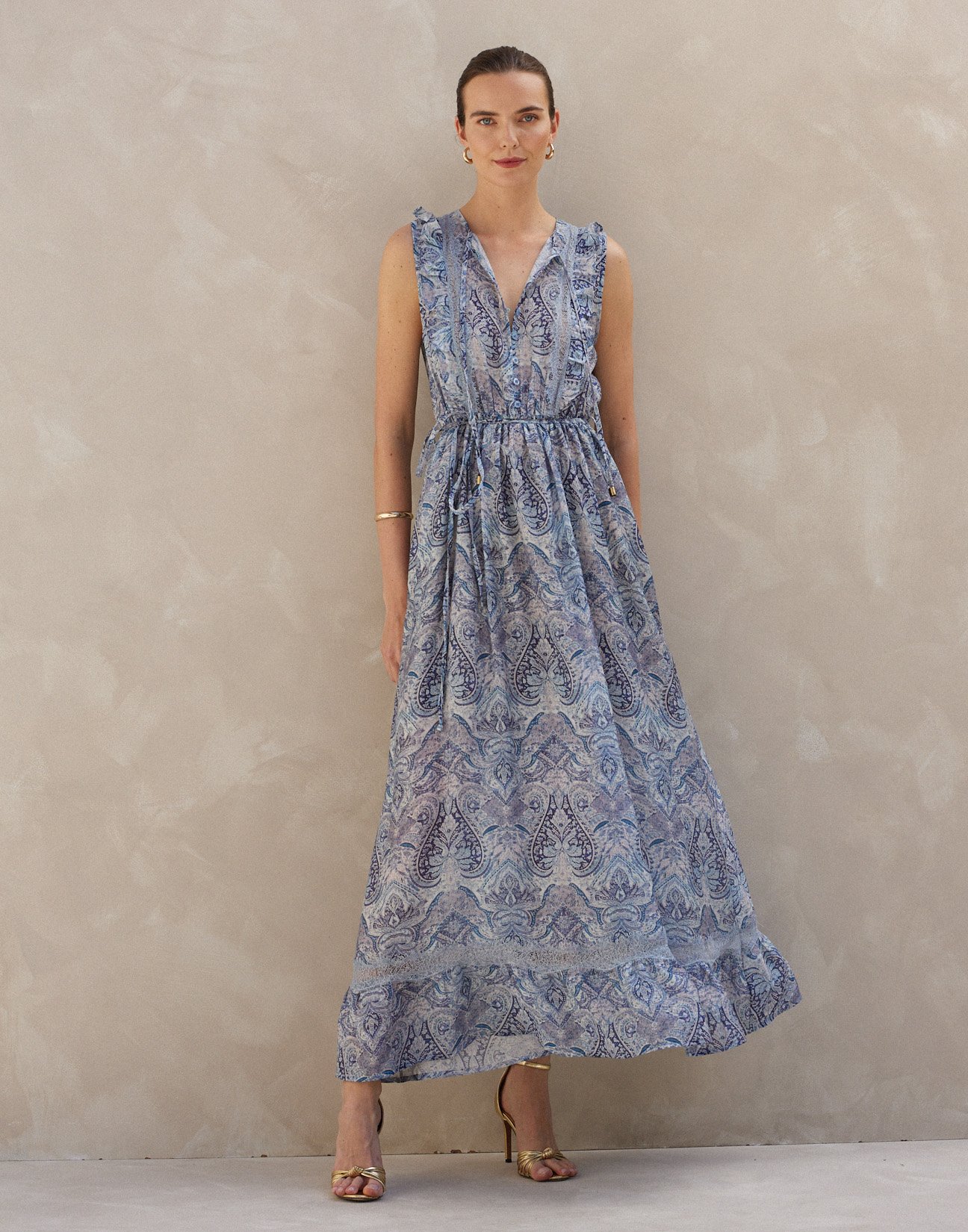 Maxi dress with lace