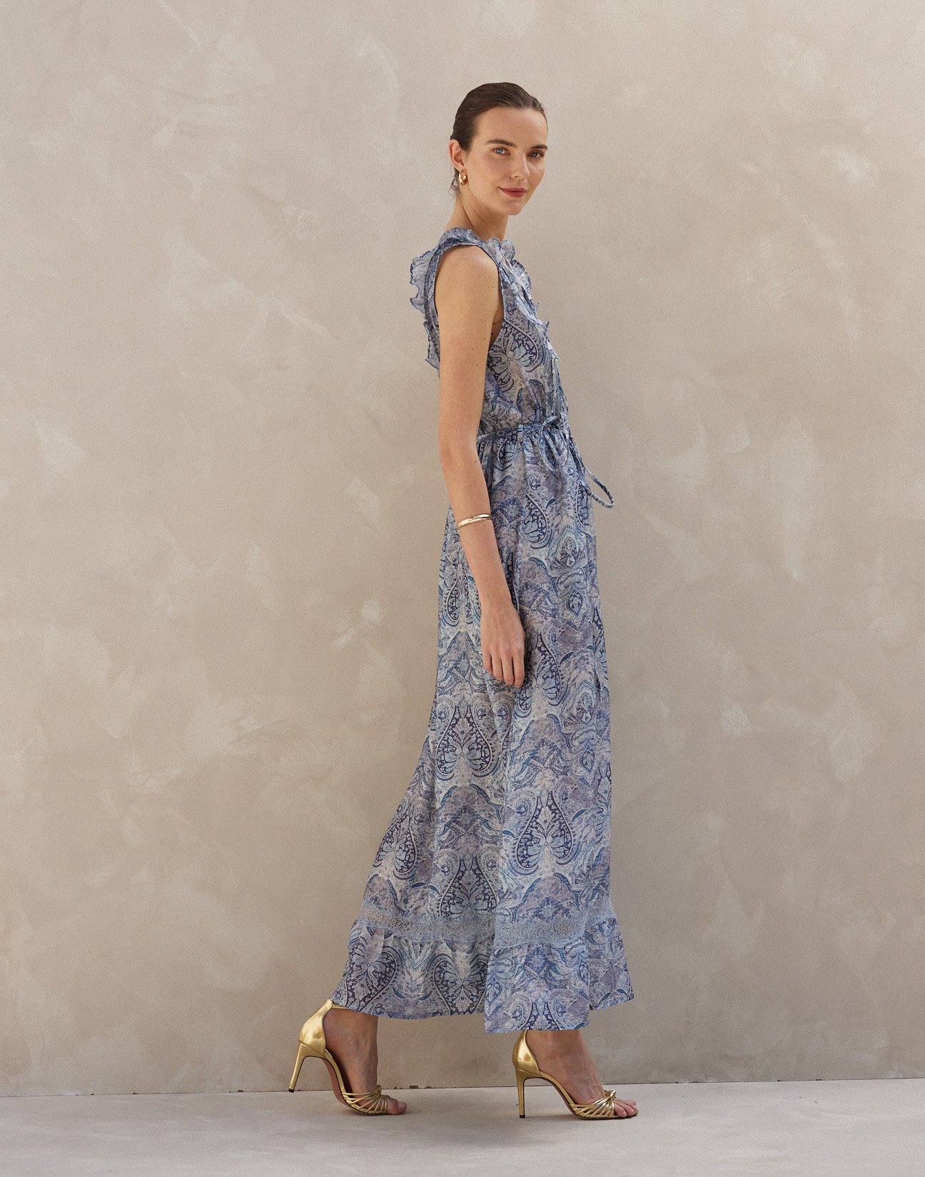 Maxi dress with lace