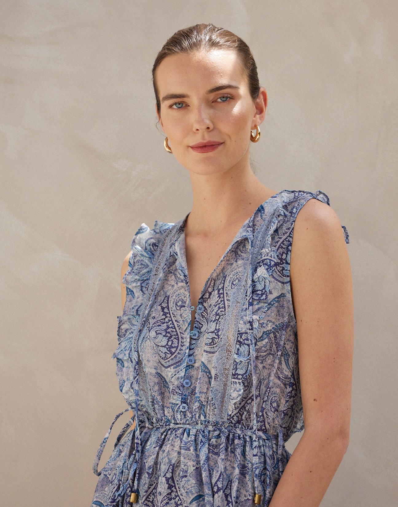 Maxi dress with lace