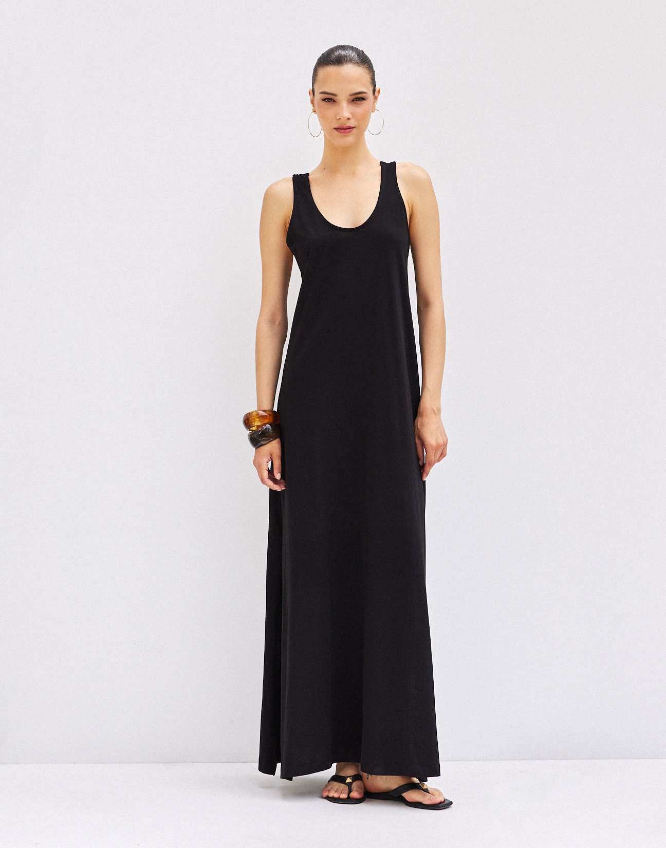 Maxi dress with straps