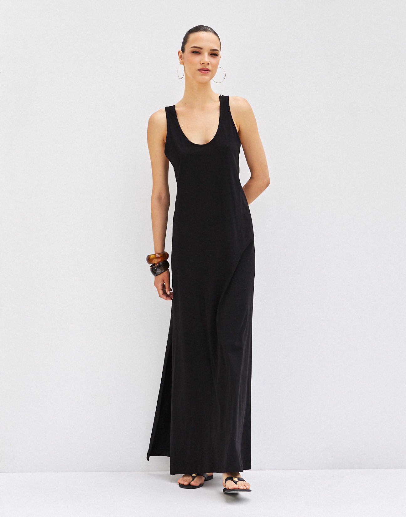 Maxi dress with straps