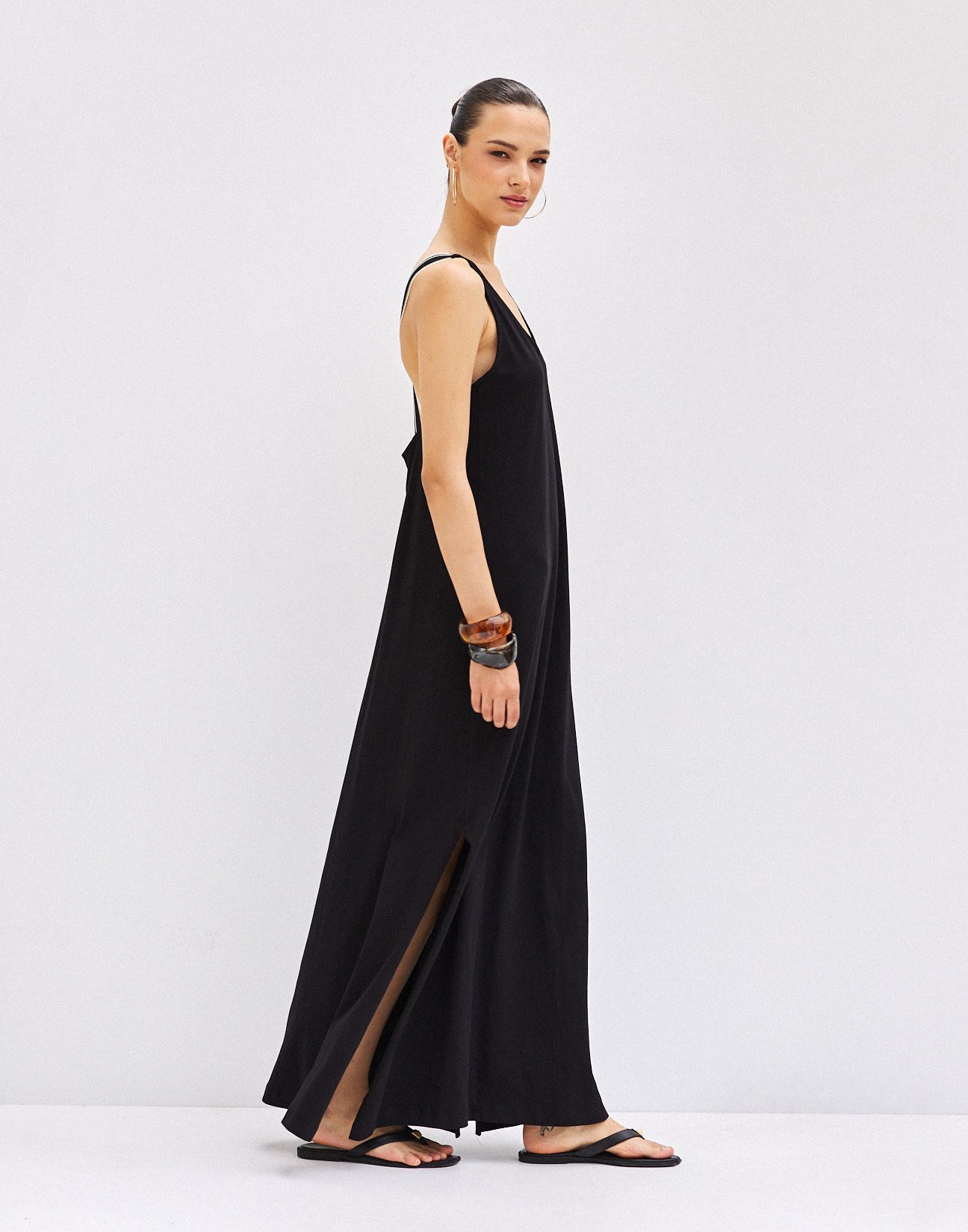 Maxi dress with straps