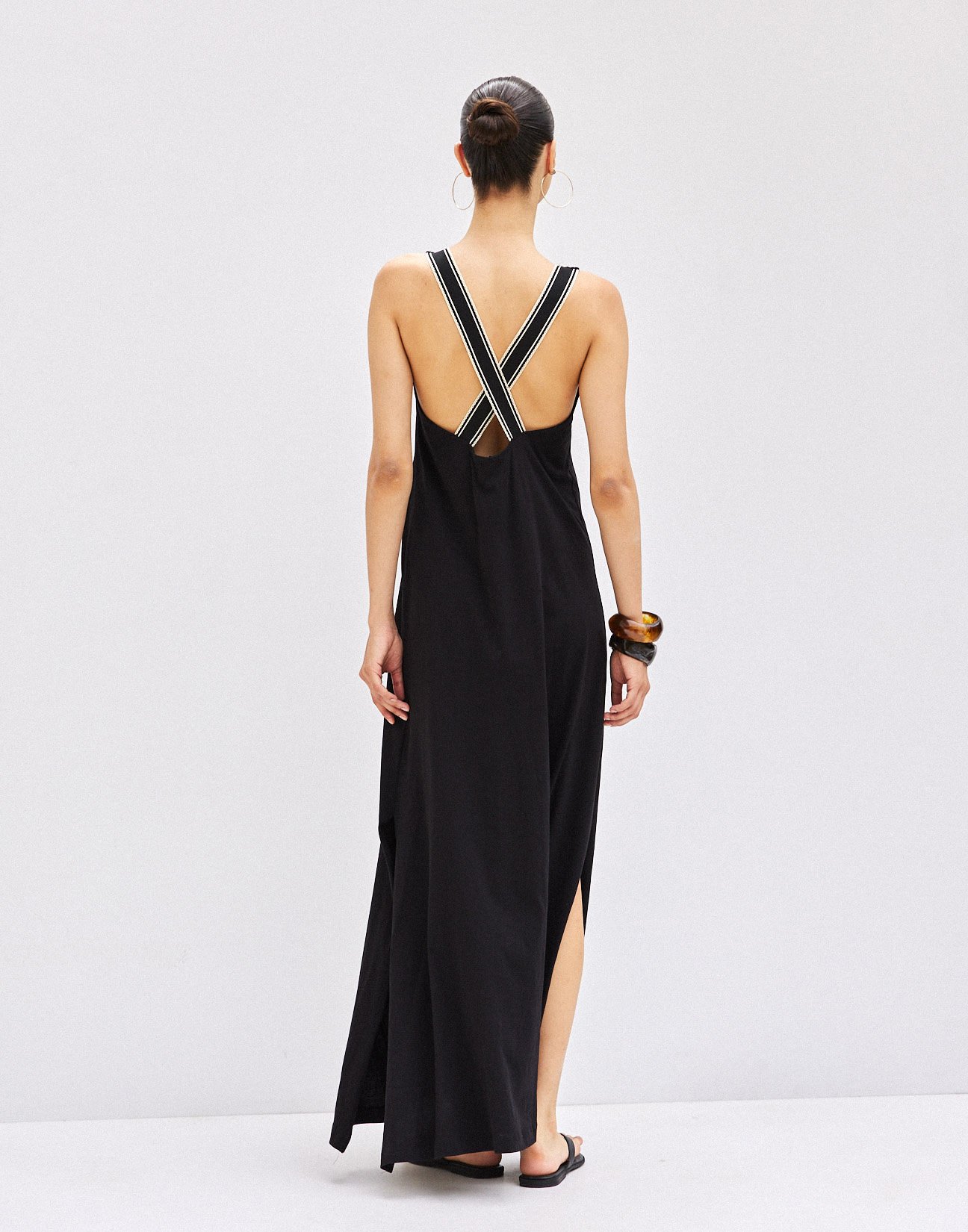 Maxi dress with straps