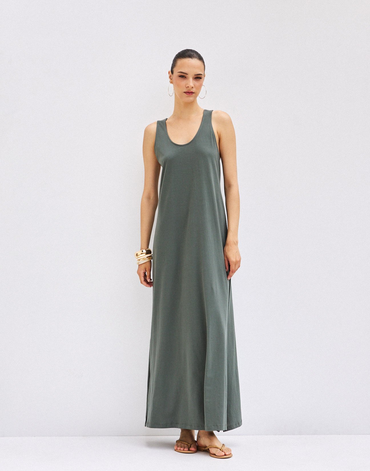 Maxi dress with straps