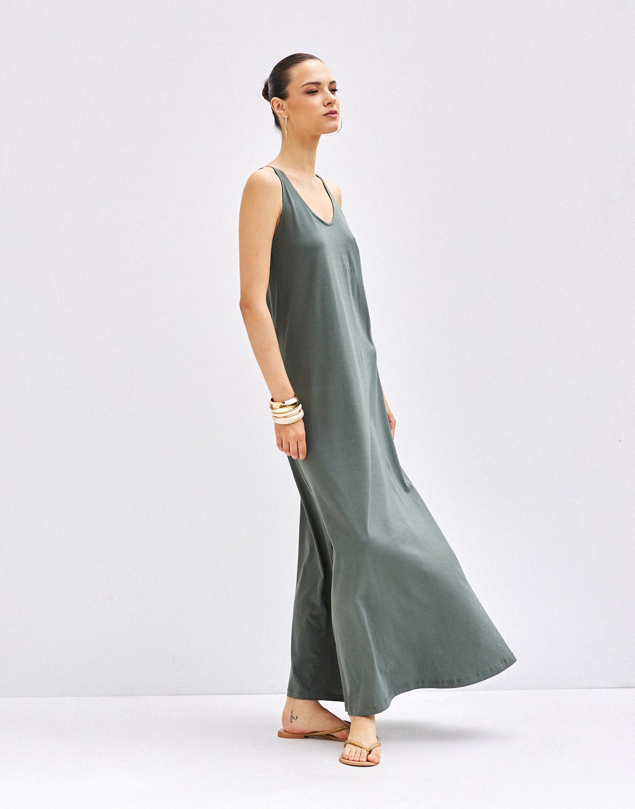 Maxi dress with straps