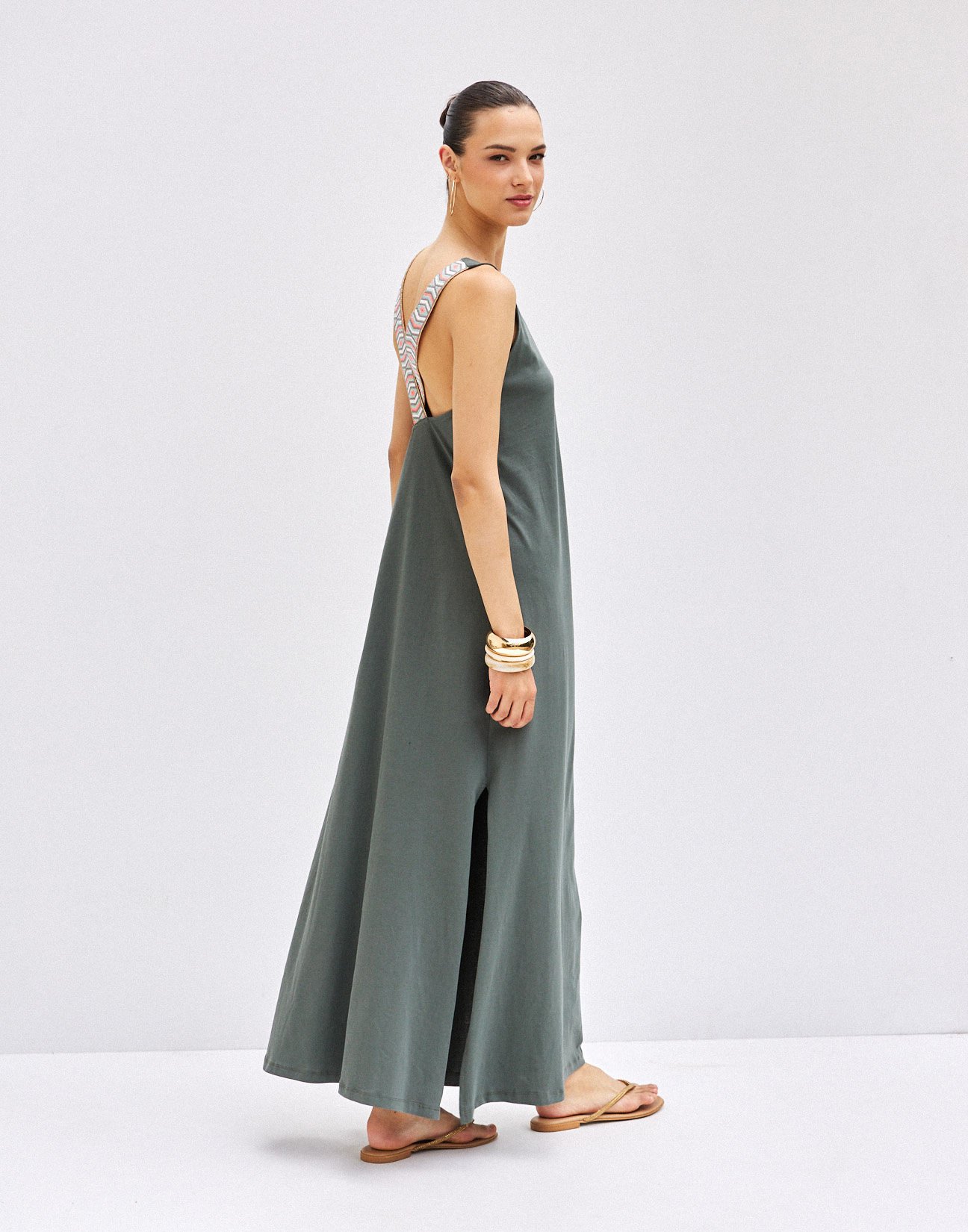 Maxi dress with straps