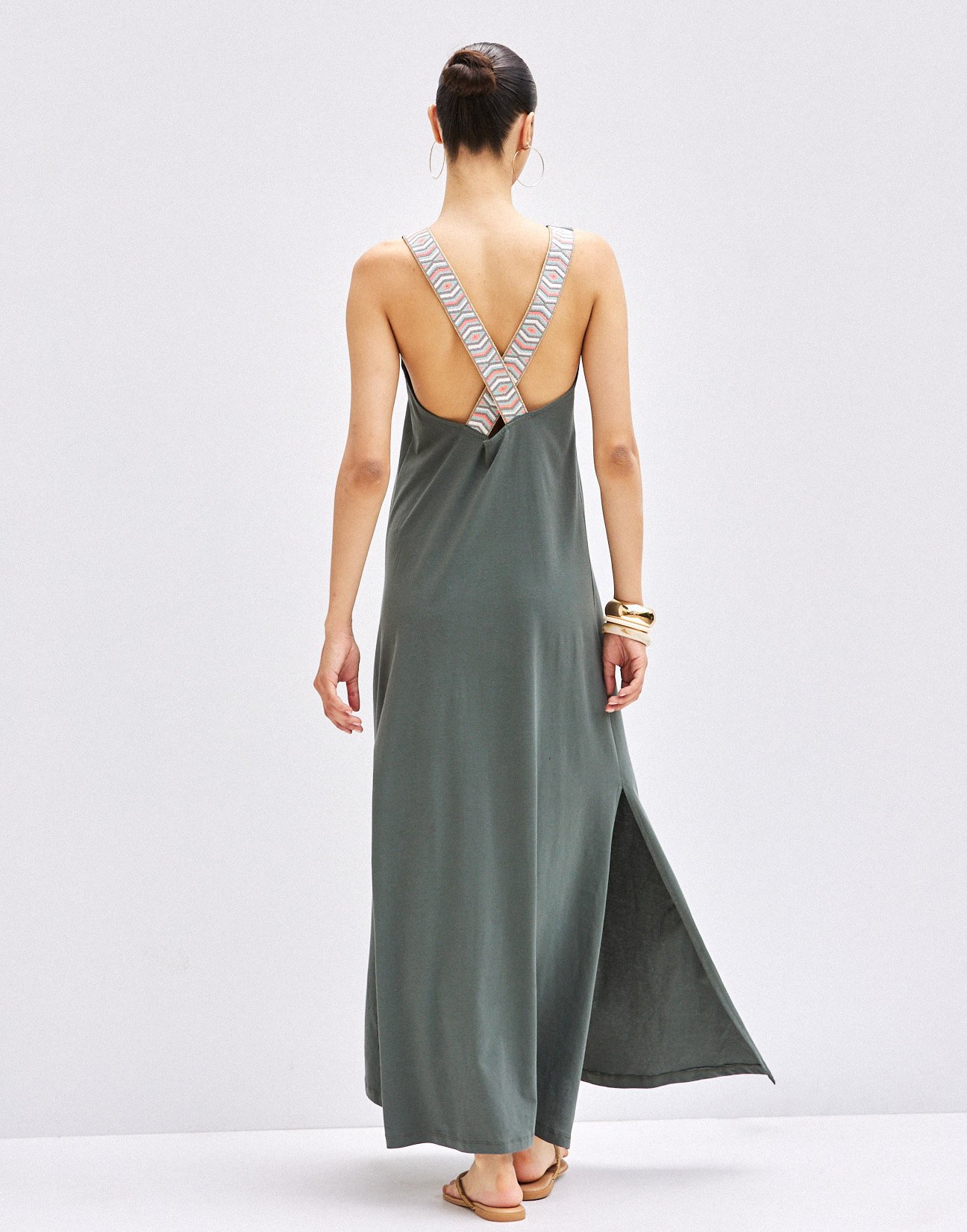 Maxi dress with straps