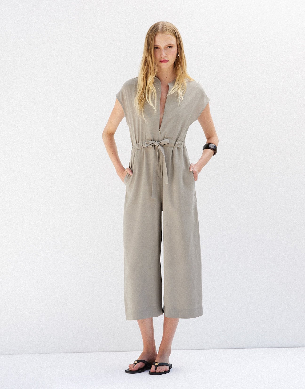 Jumpsuit with tie