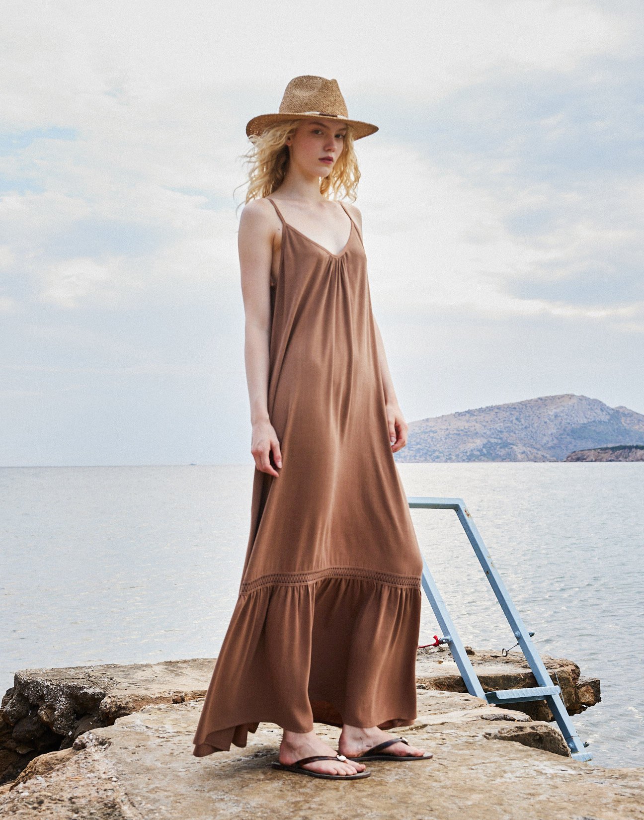Maxi dress with lace