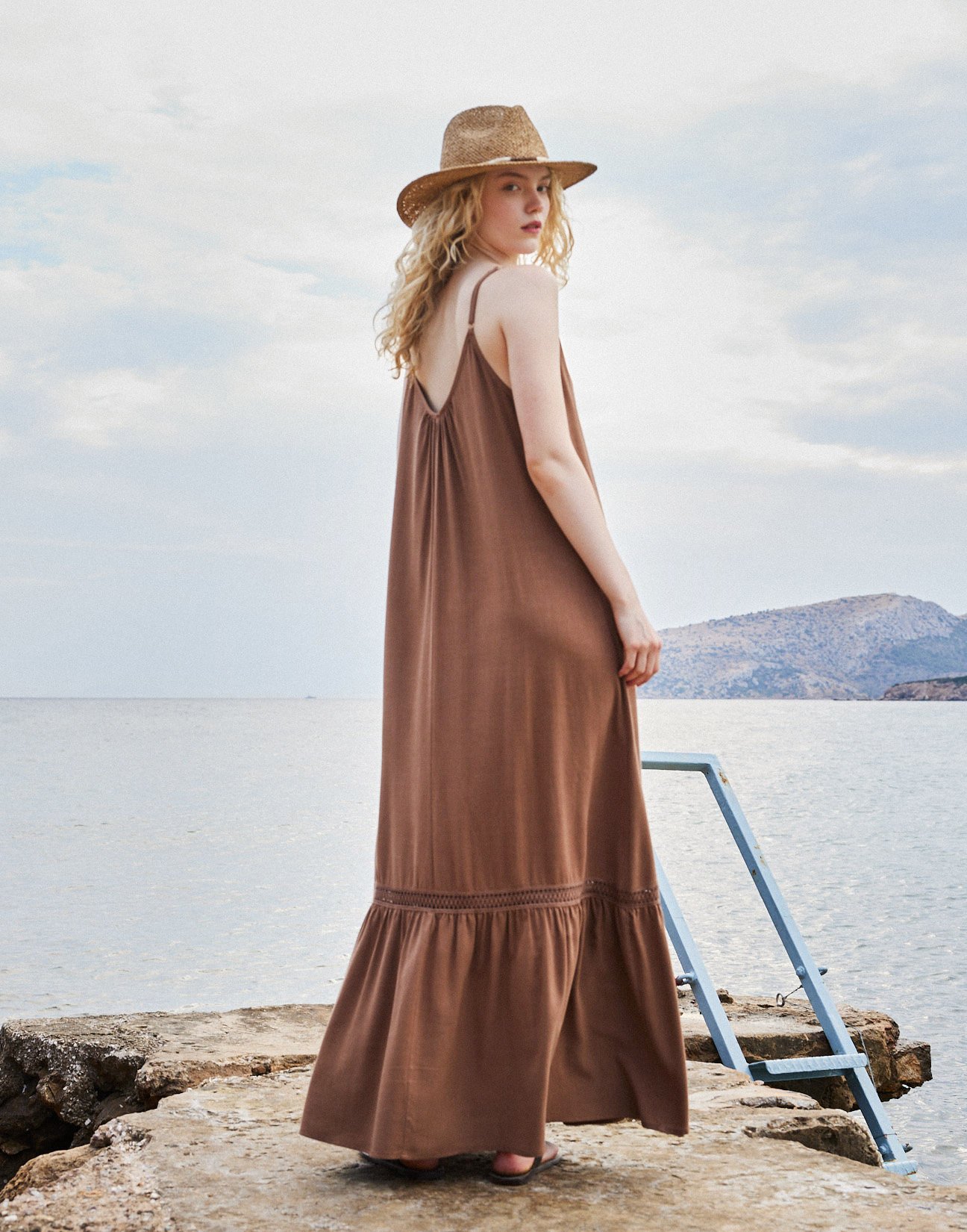 Maxi dress with lace