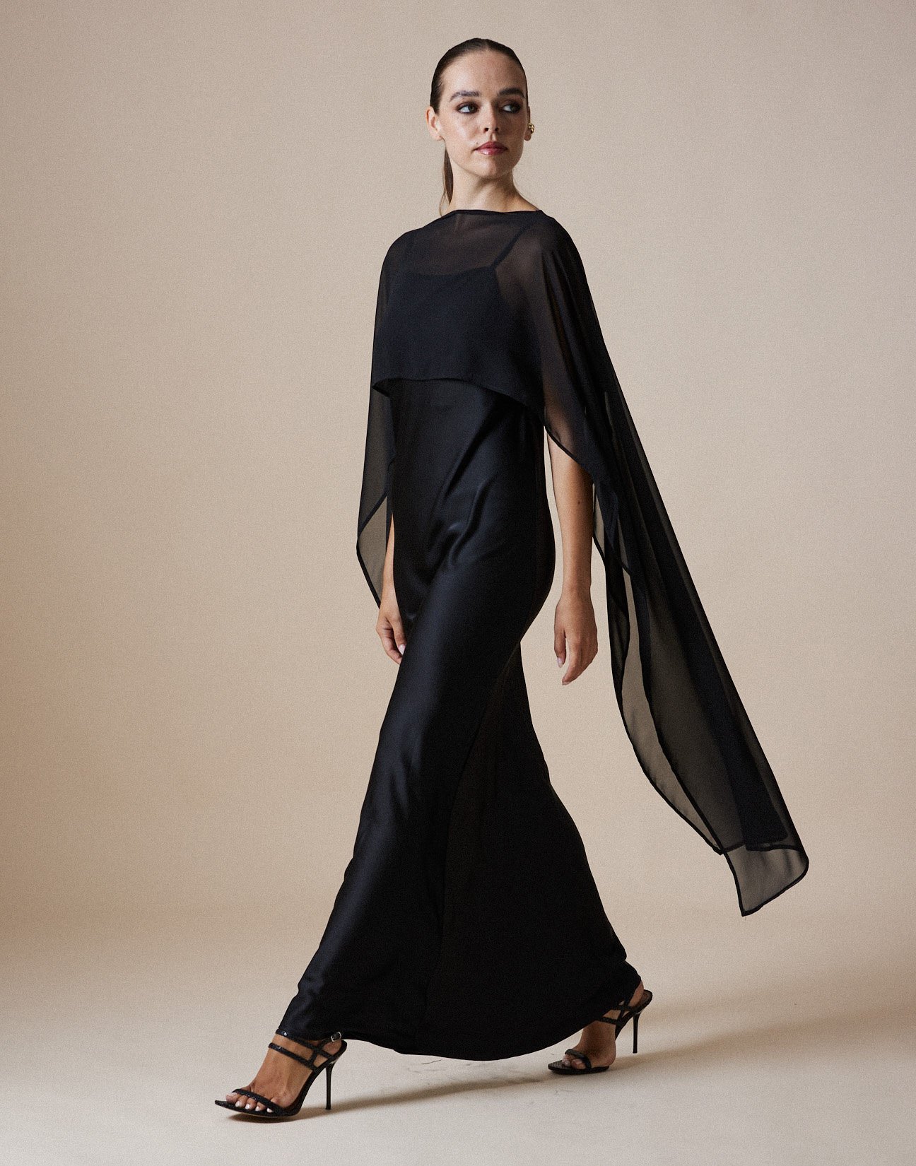 Asymmetric cape