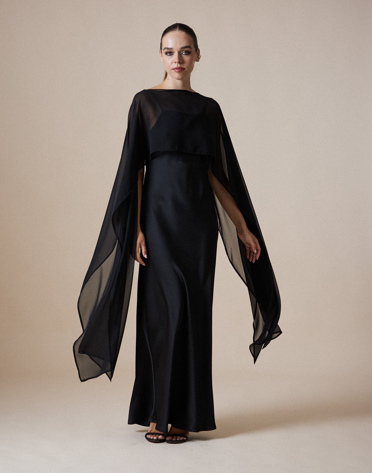 Asymmetric cape