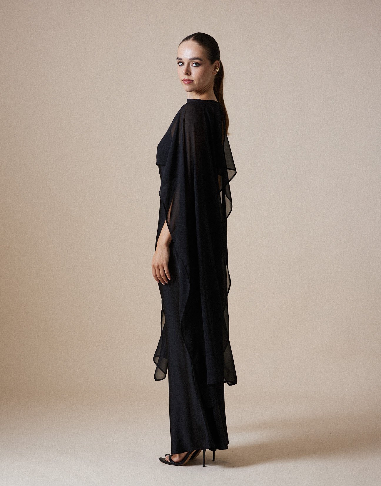 Asymmetric cape