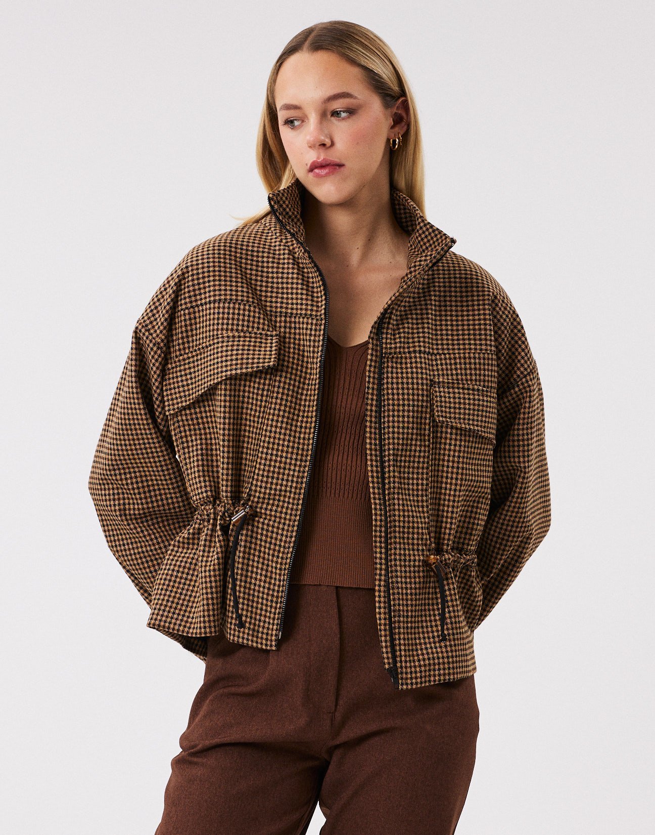 Checked jacket with gather