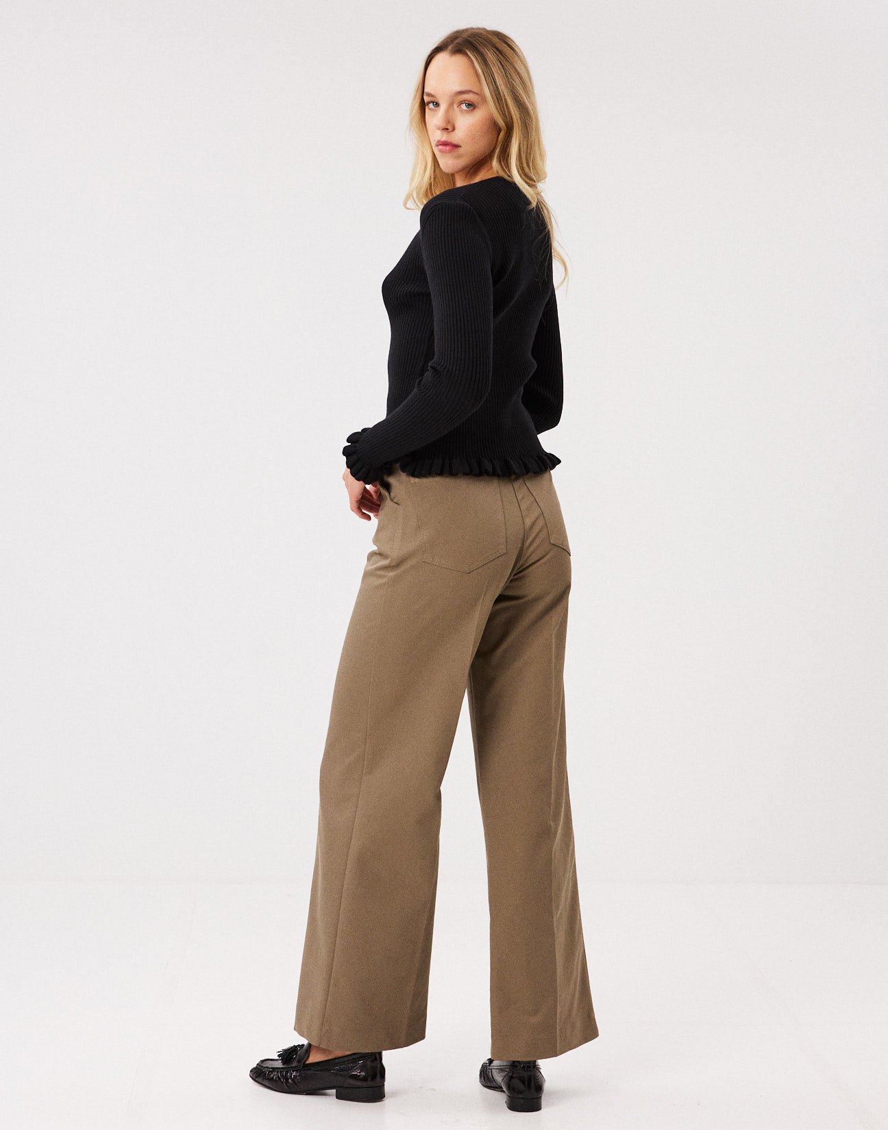 Trousers with pockets