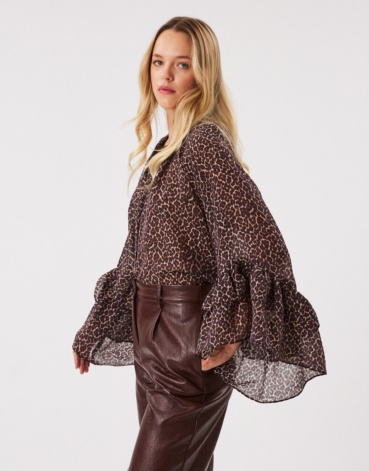 Πουκάμισο animal print με βολάν