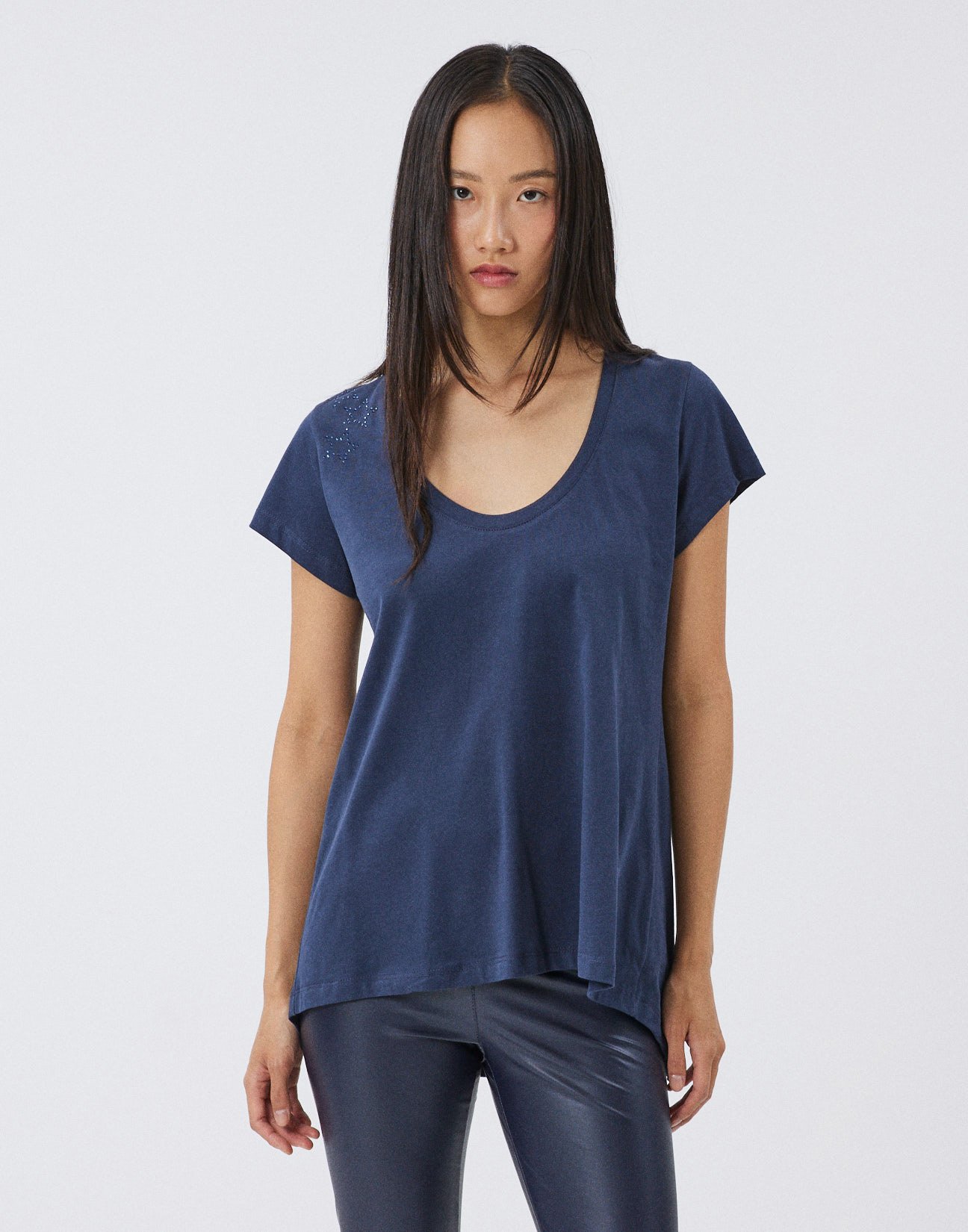 Asymmetric t-shirt with rhinestone