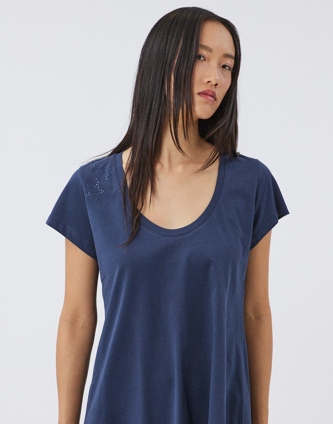 Asymmetric t-shirt with rhinestone