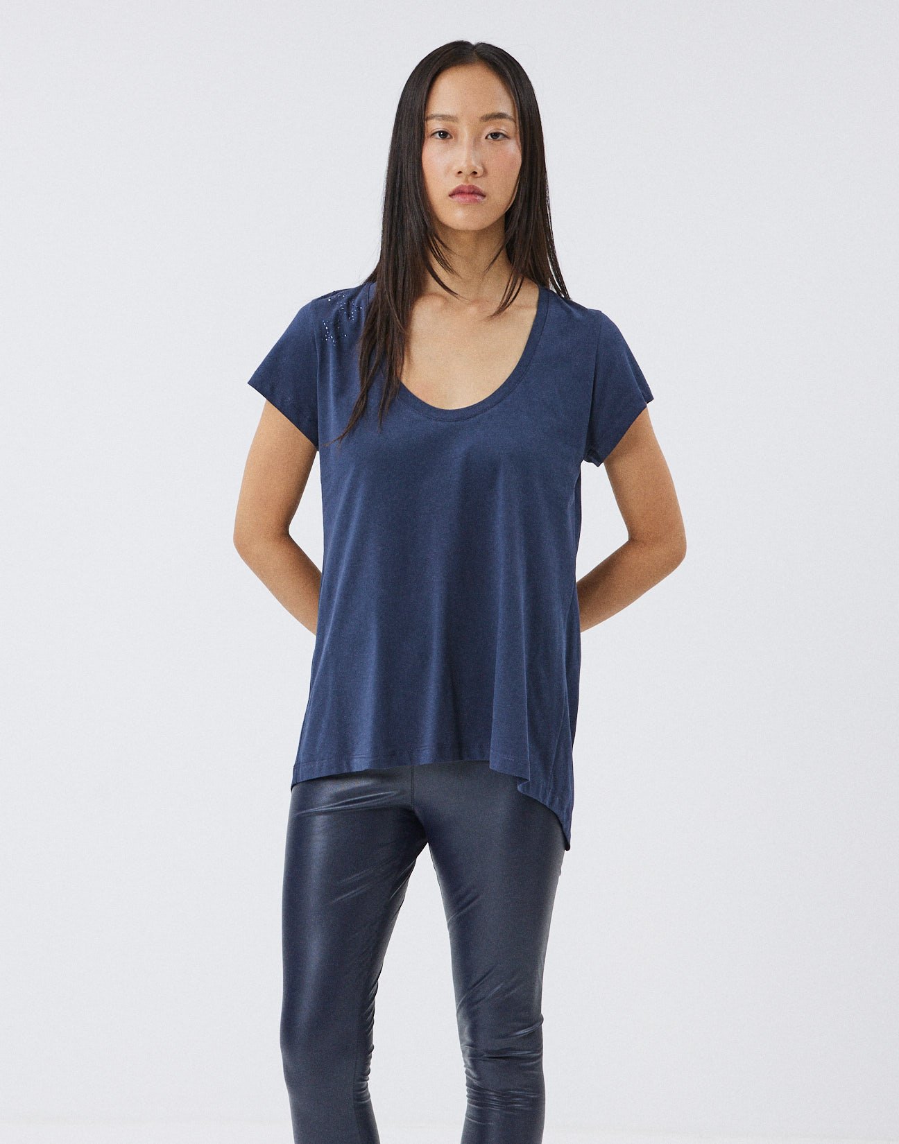 Asymmetric t-shirt with rhinestone
