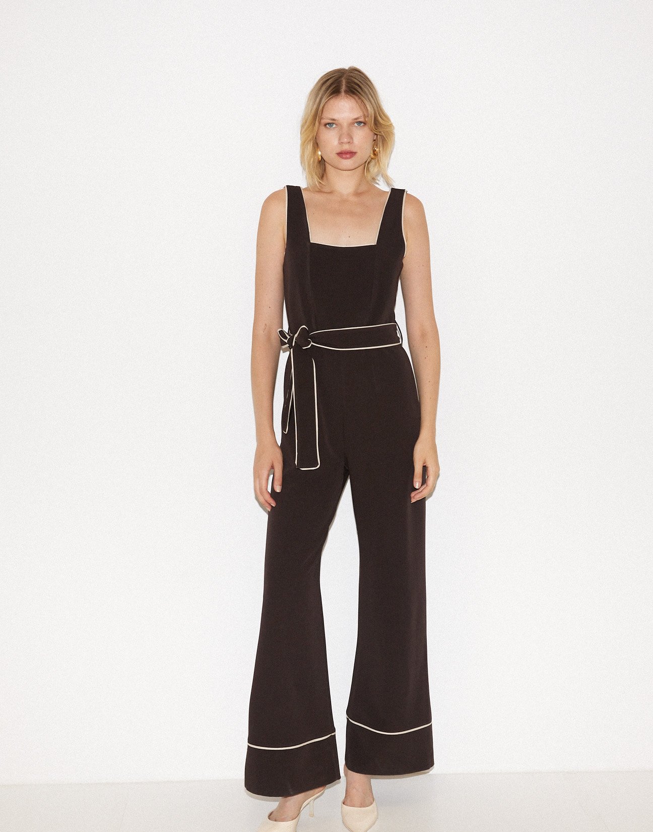 Jumpsuit with contrast piping
