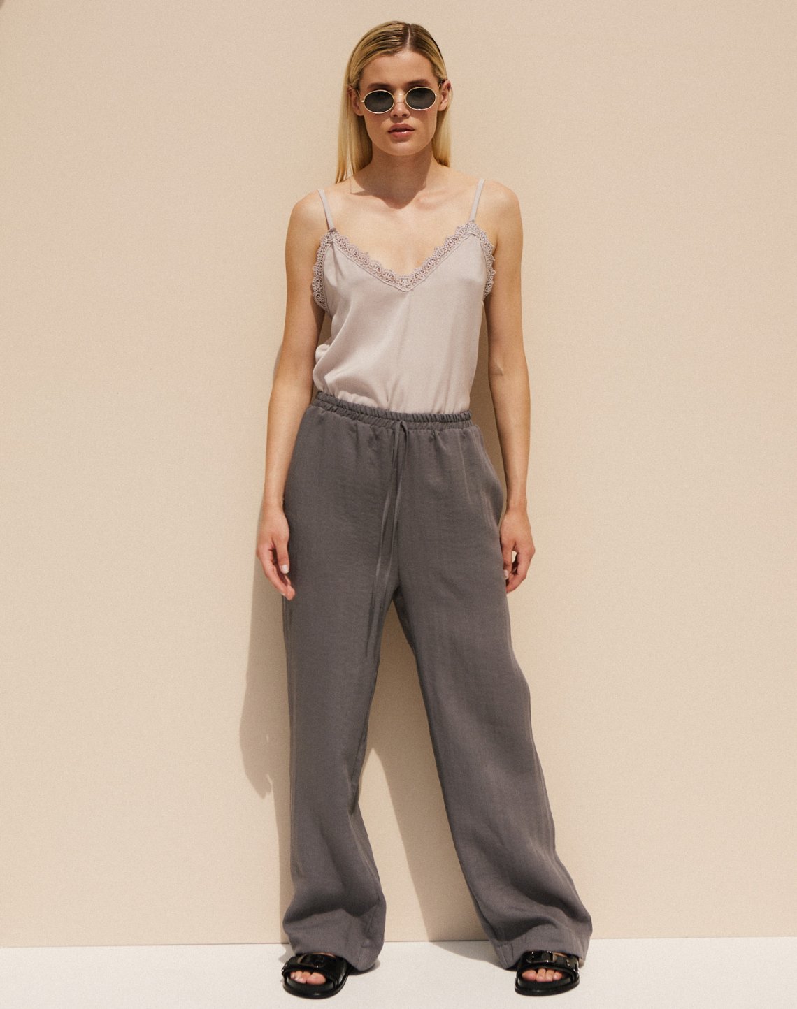Trousers with elastic waist