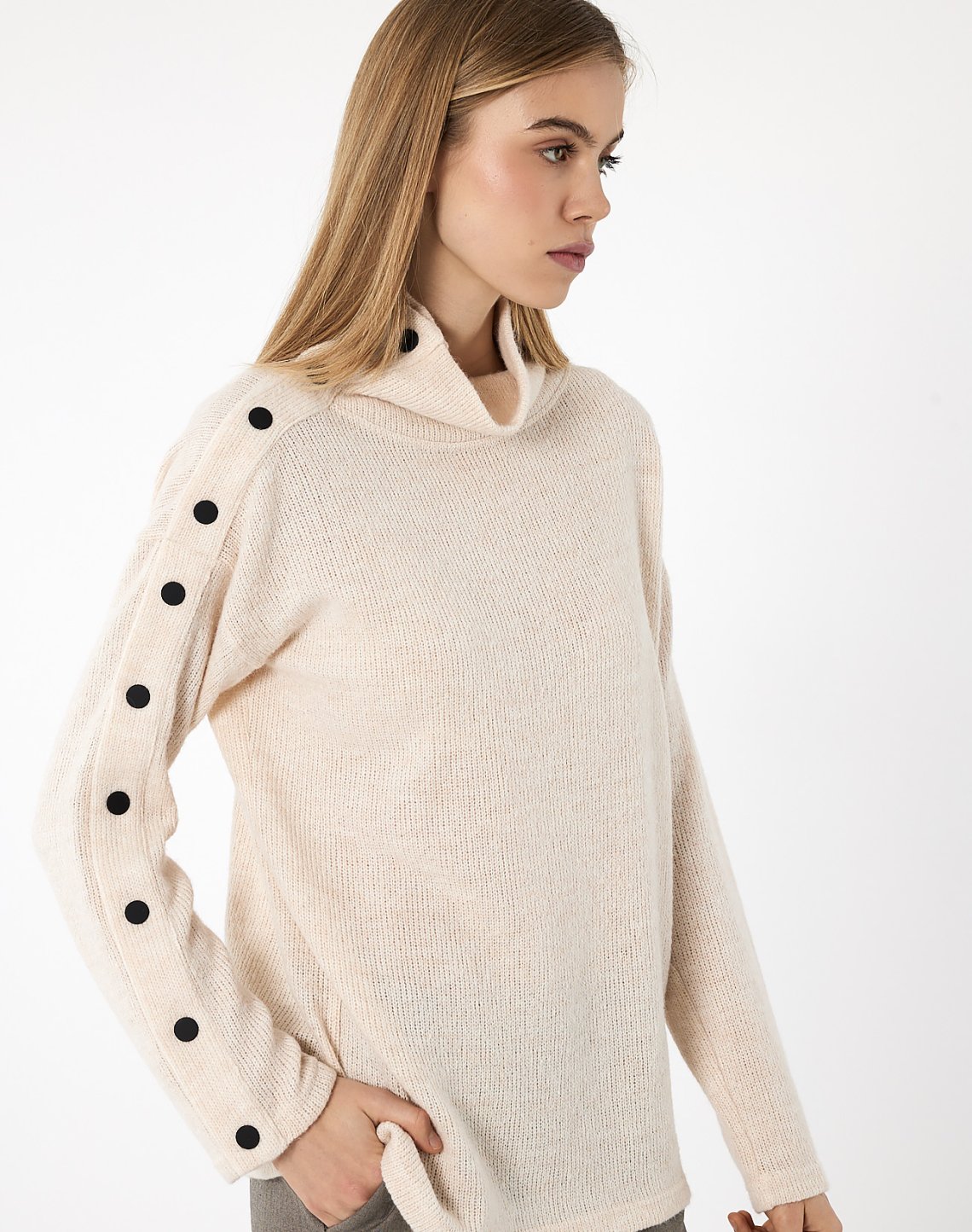 Knit blouse with buttons