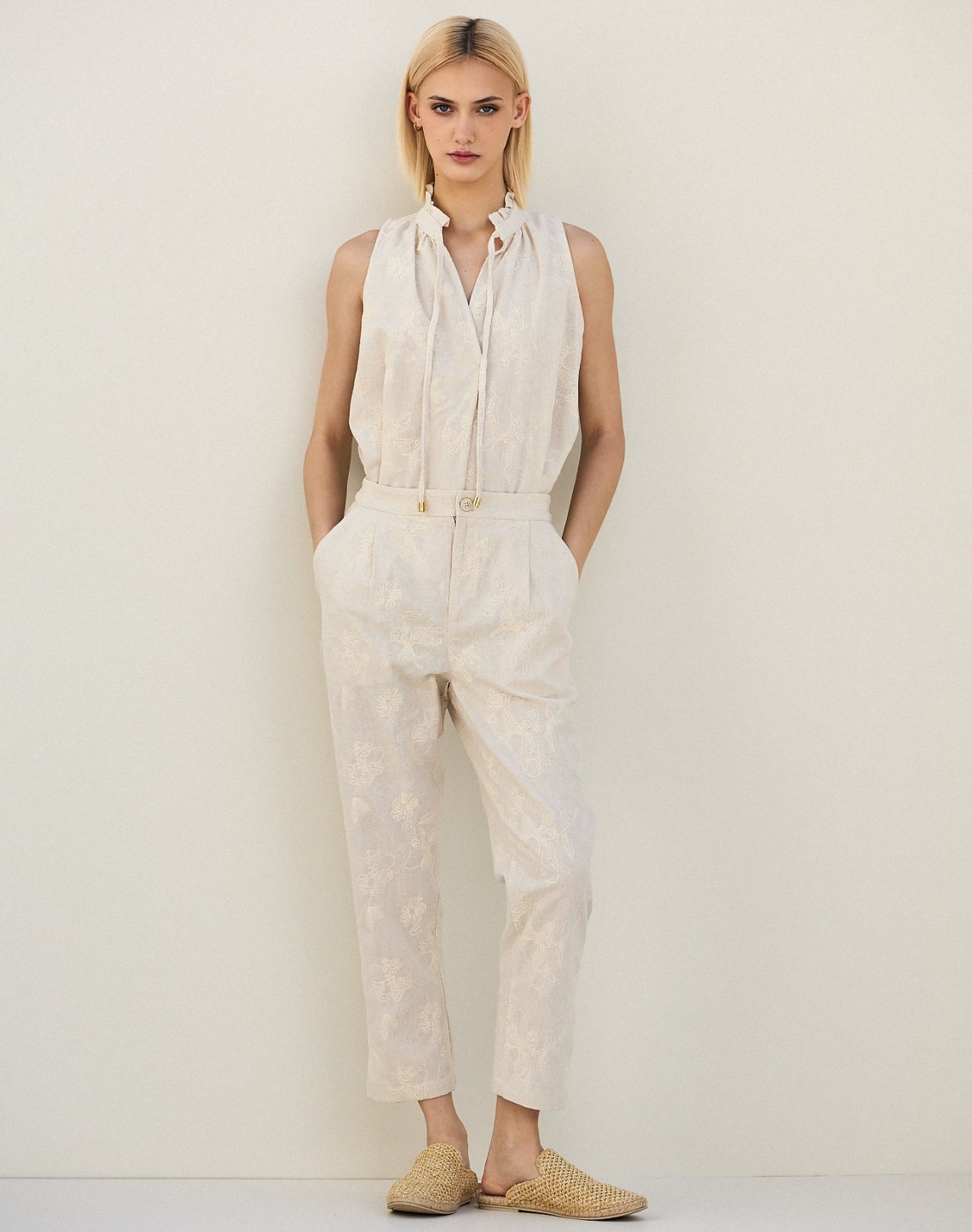 Linen trousers with embroidery