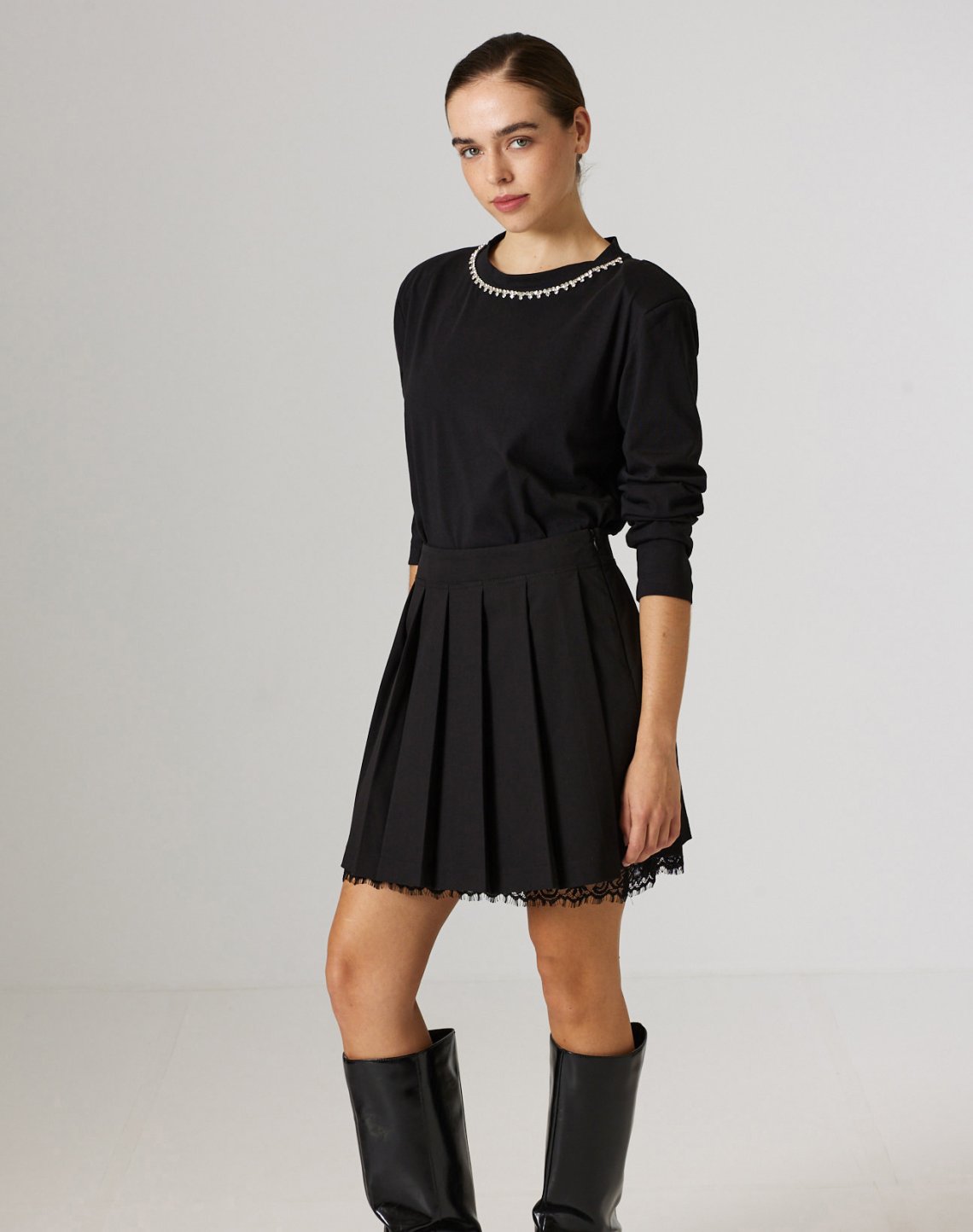 Mini skirt with lace