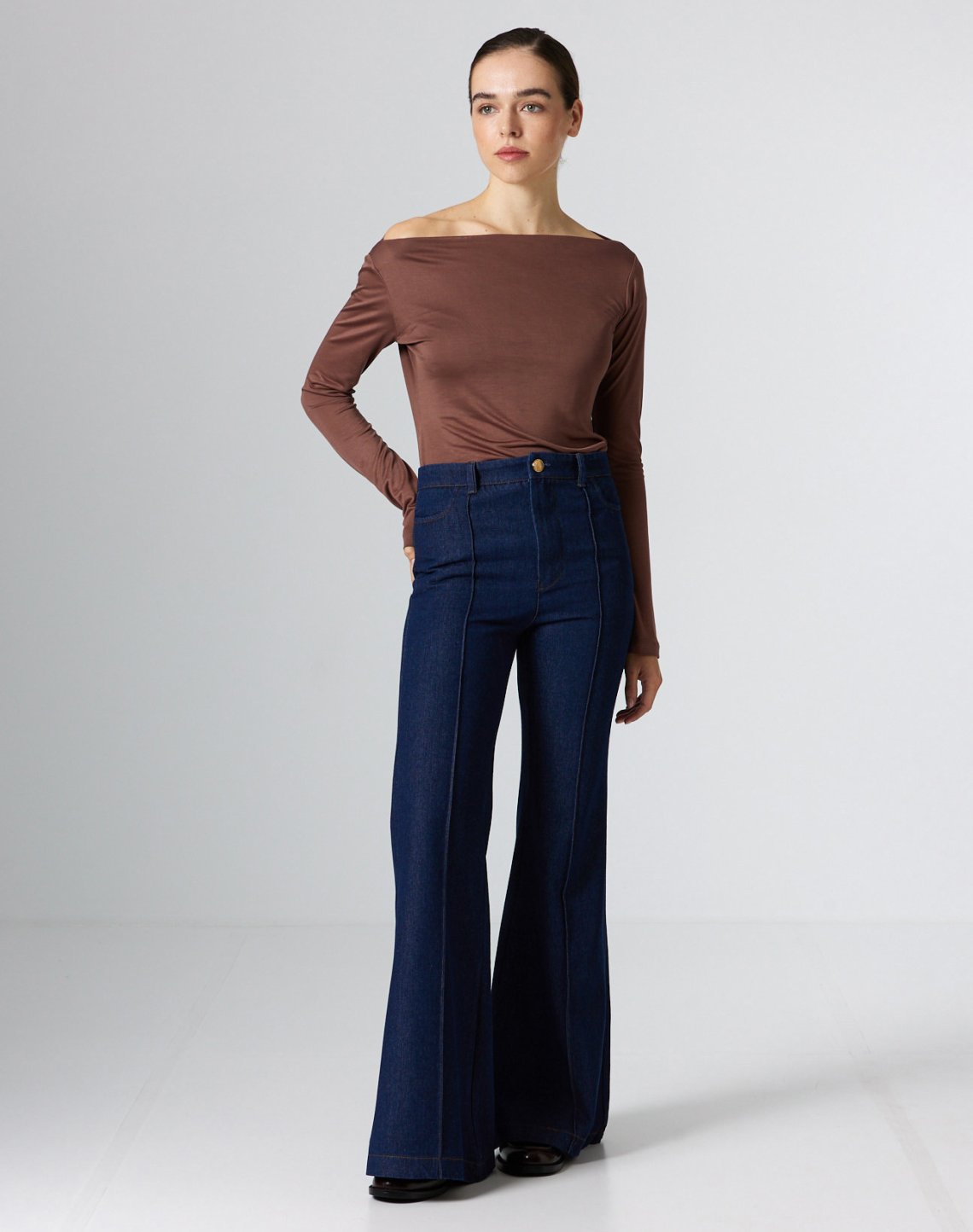 Jeans with topstitched detail