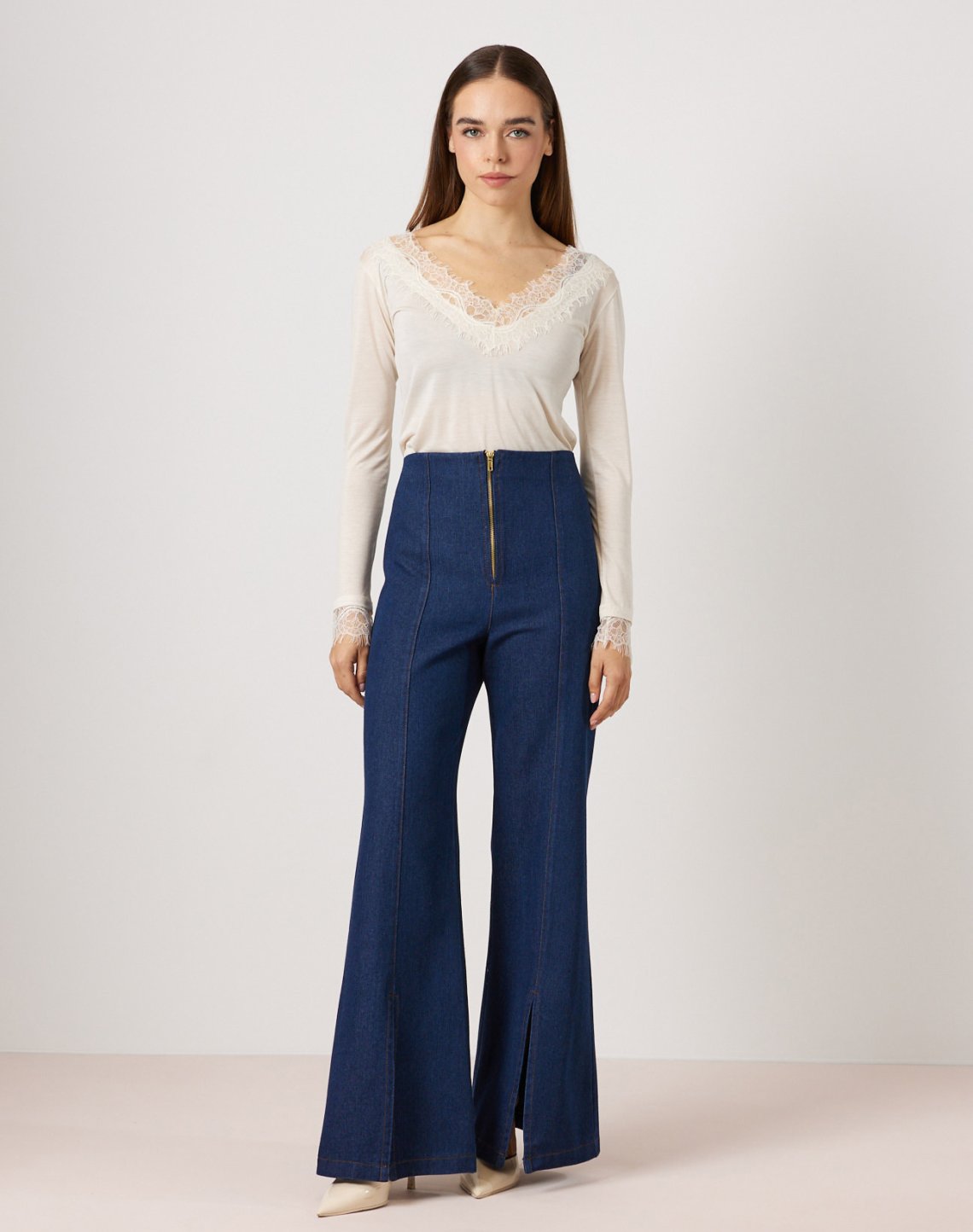 Jeans with slits
