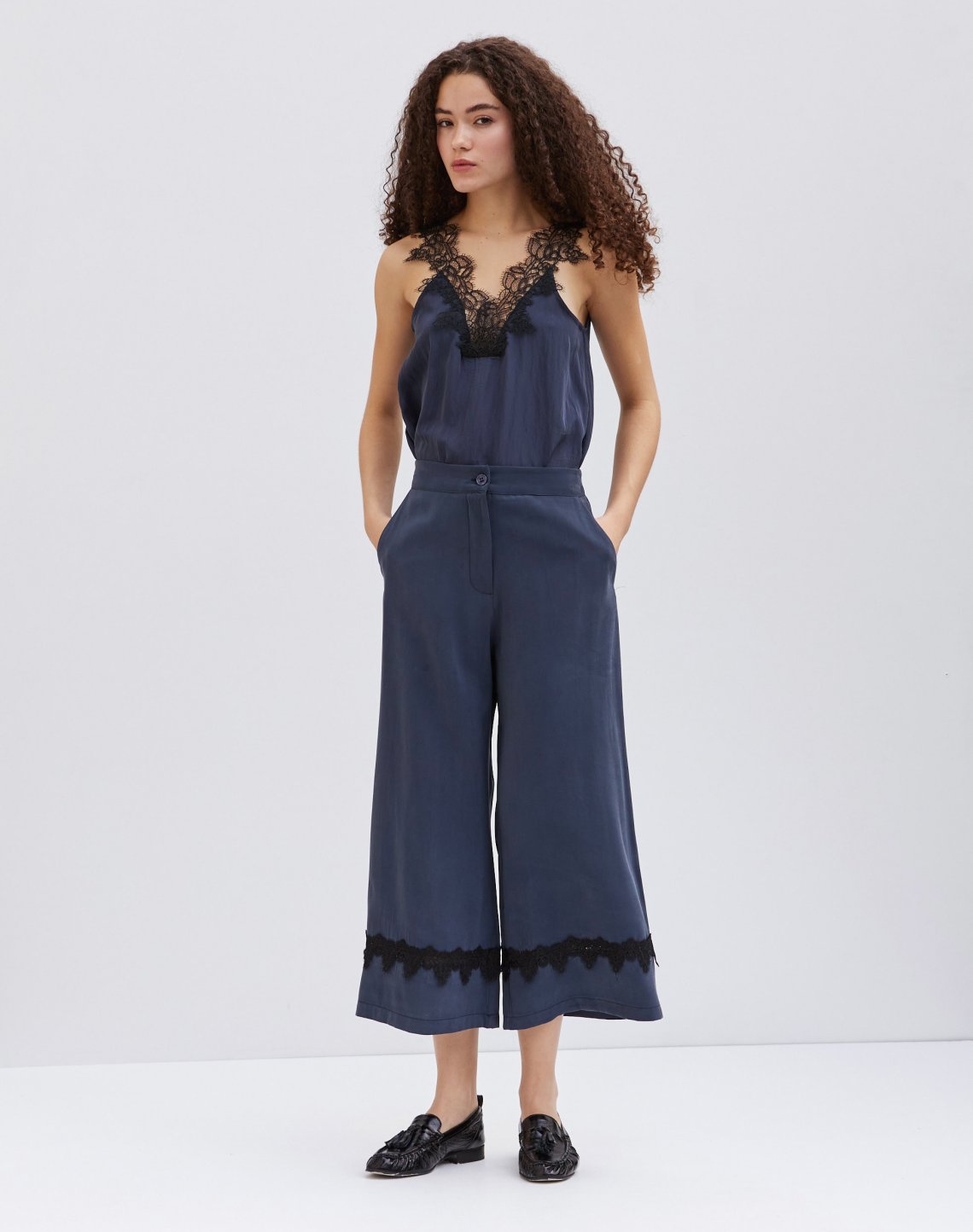 Culotte trousers with lace