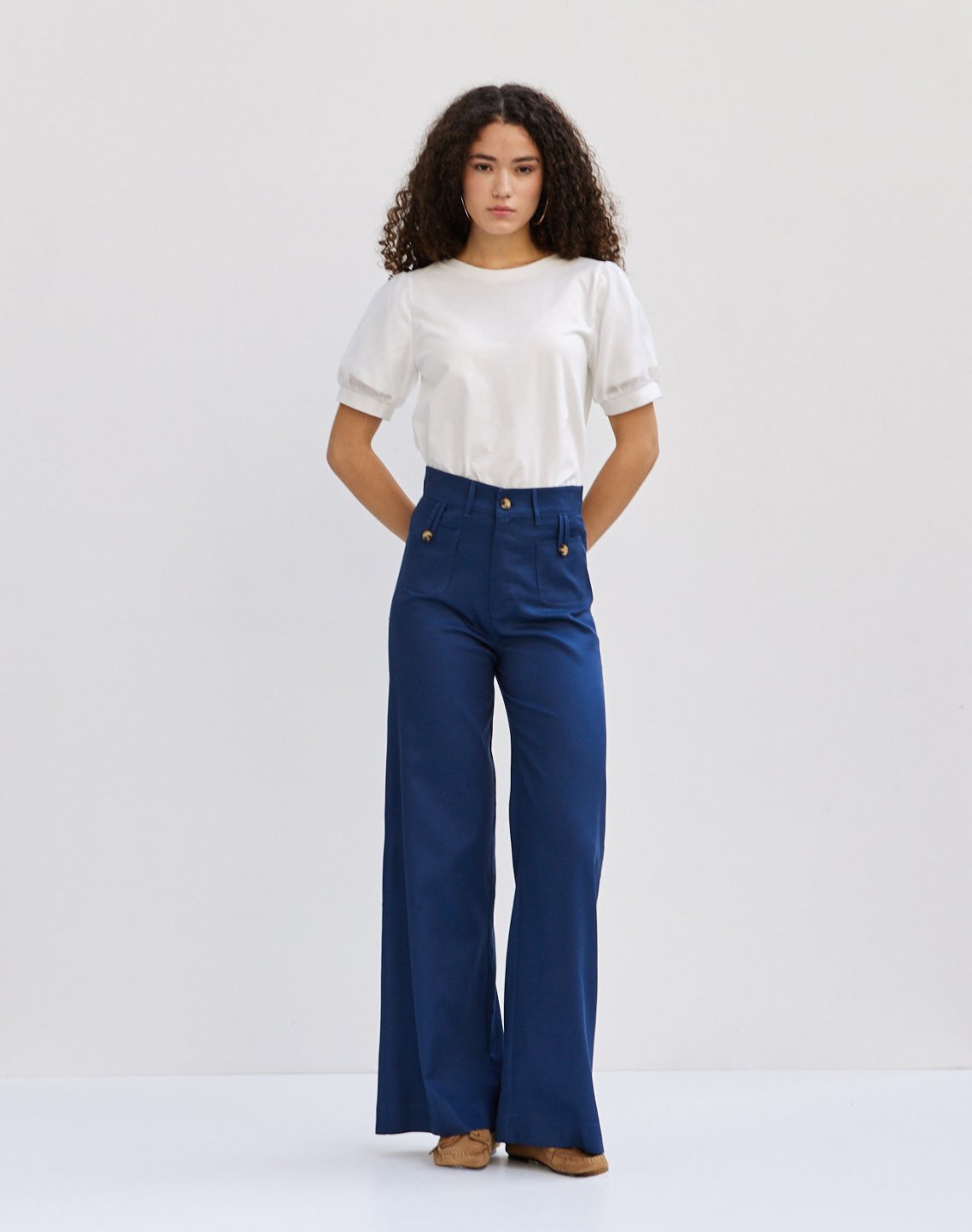 Trousers with pockets