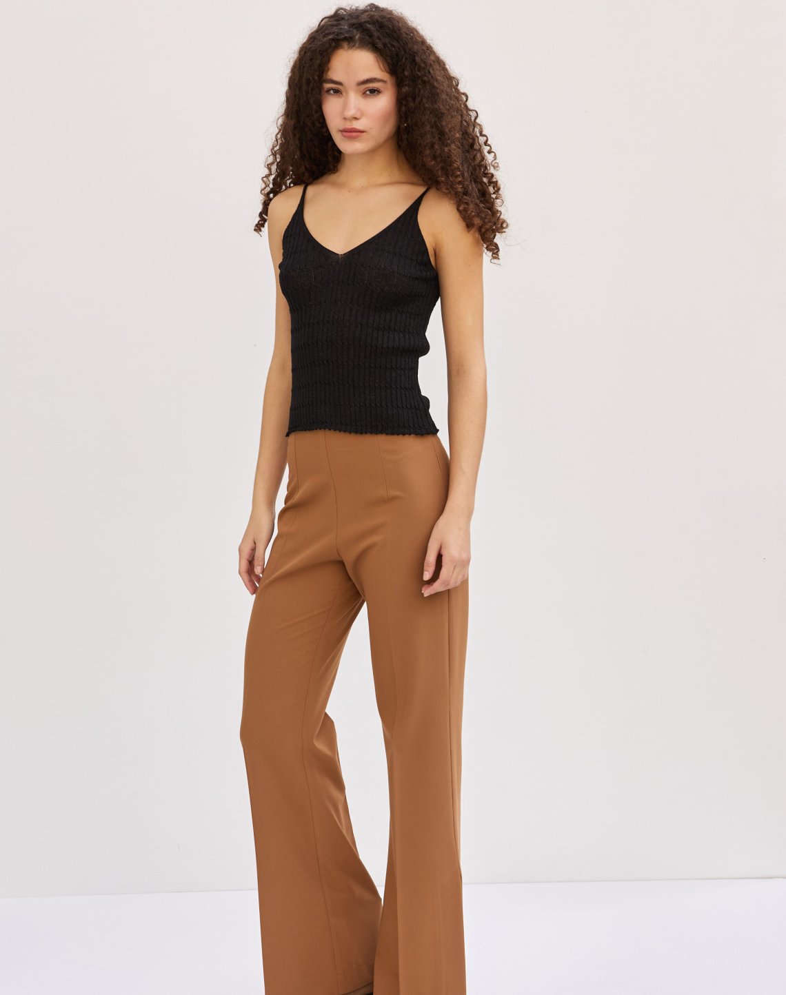 Trousers with vents