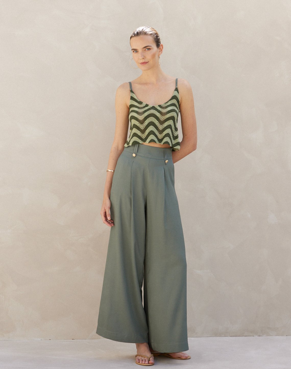 Linen trousers with buttons