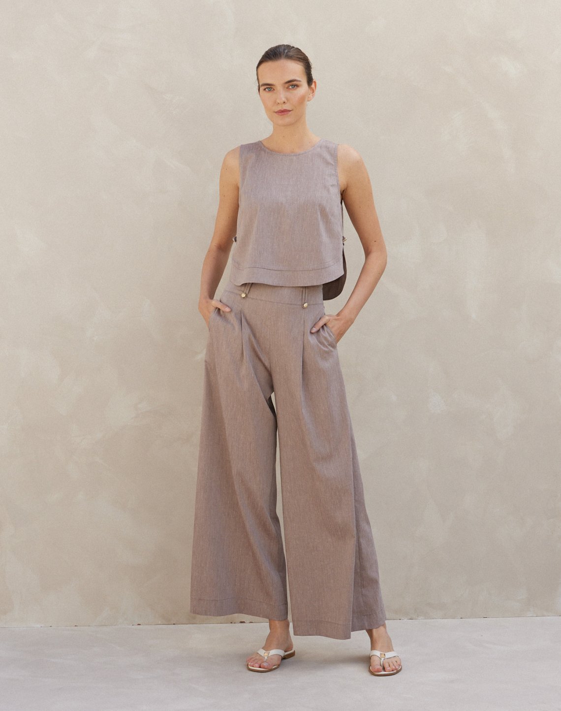 Linen trousers with buttons