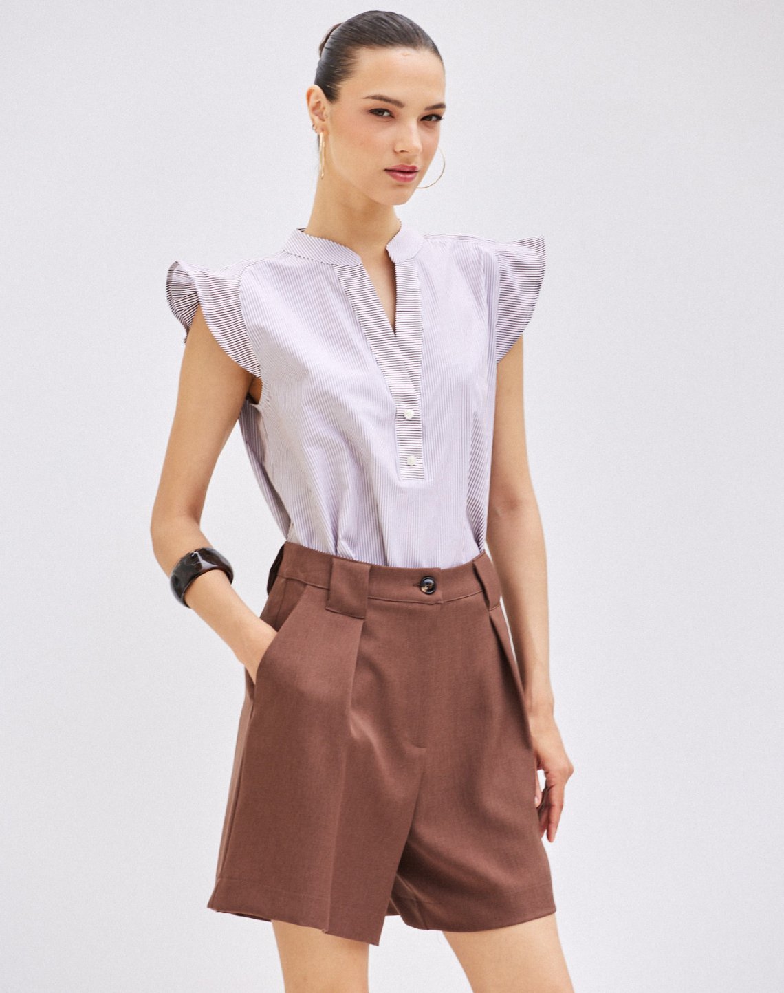 Shorts with pleats