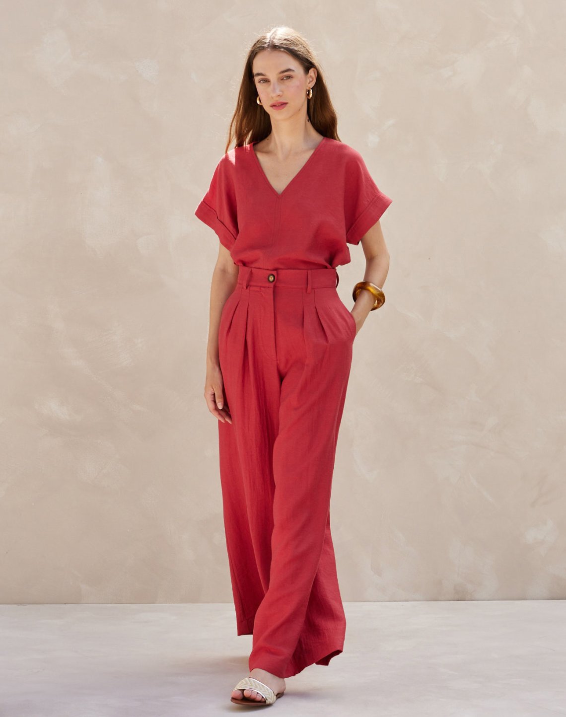 Trousers with pleats