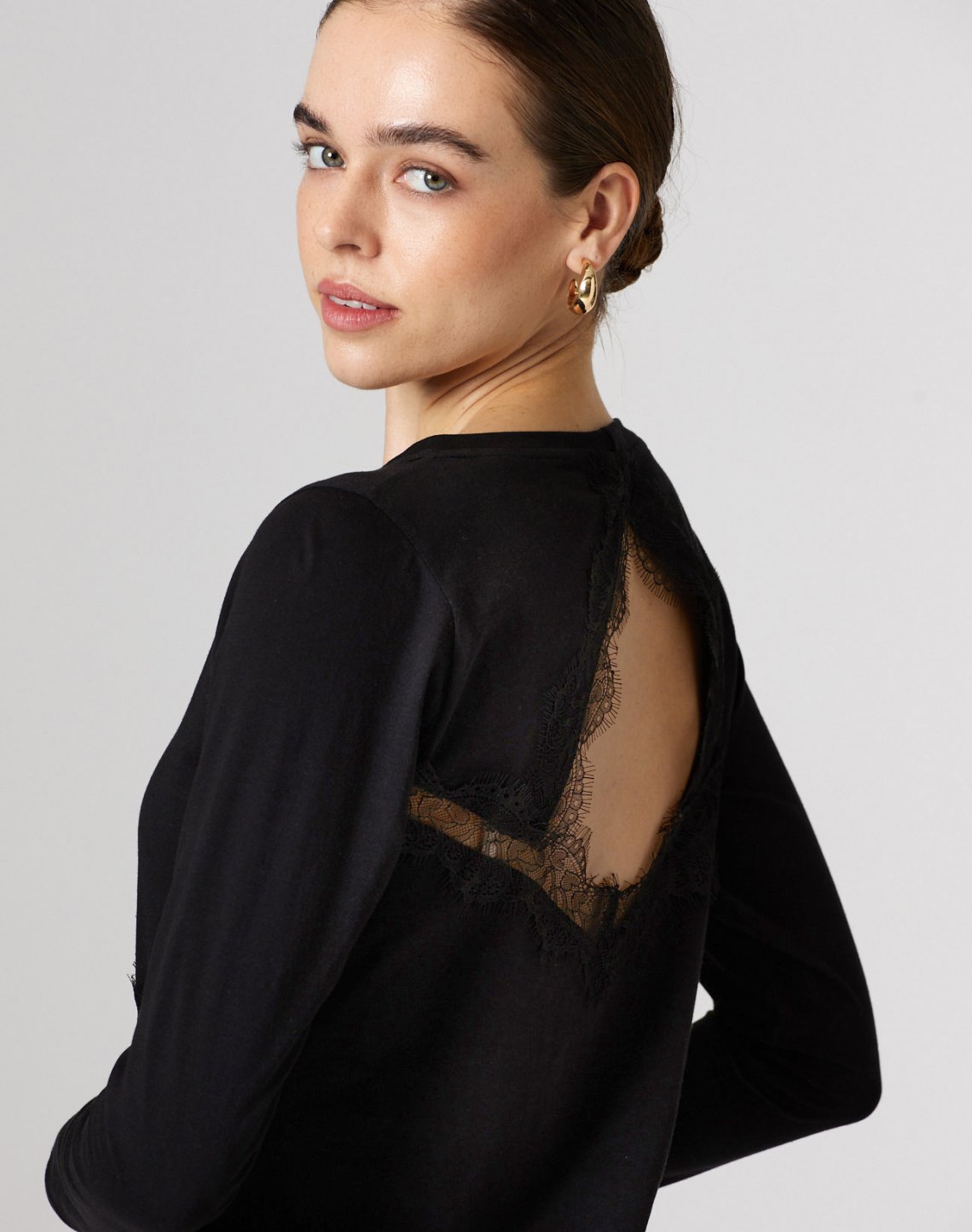 Blouse with lace