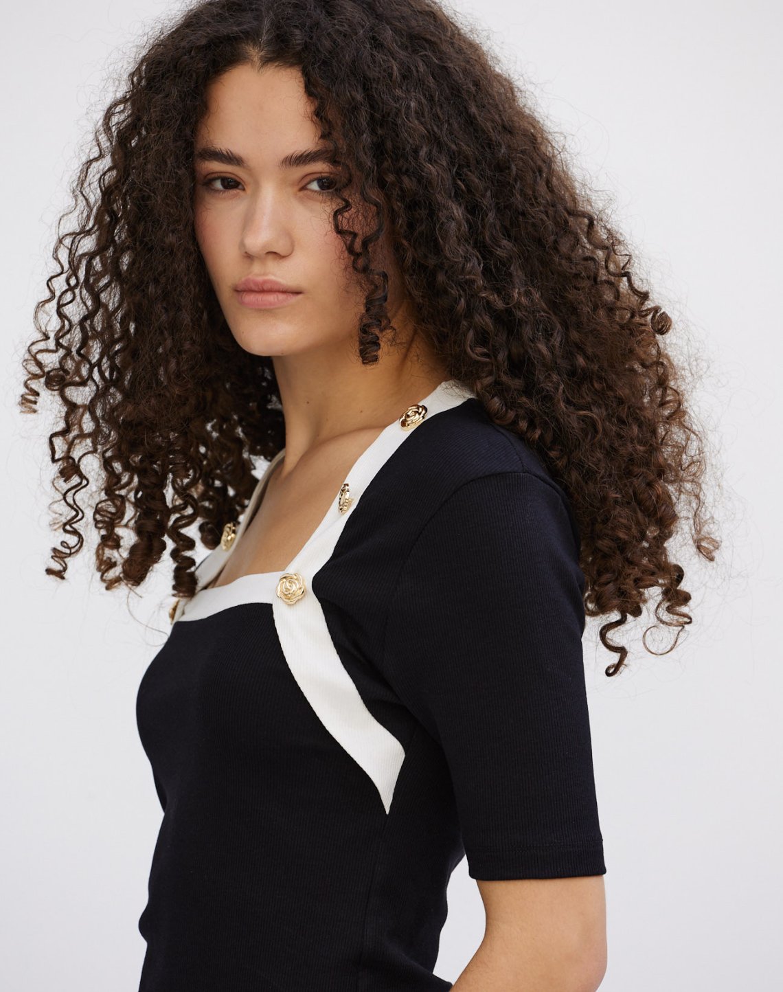 Ribbed top with buttons