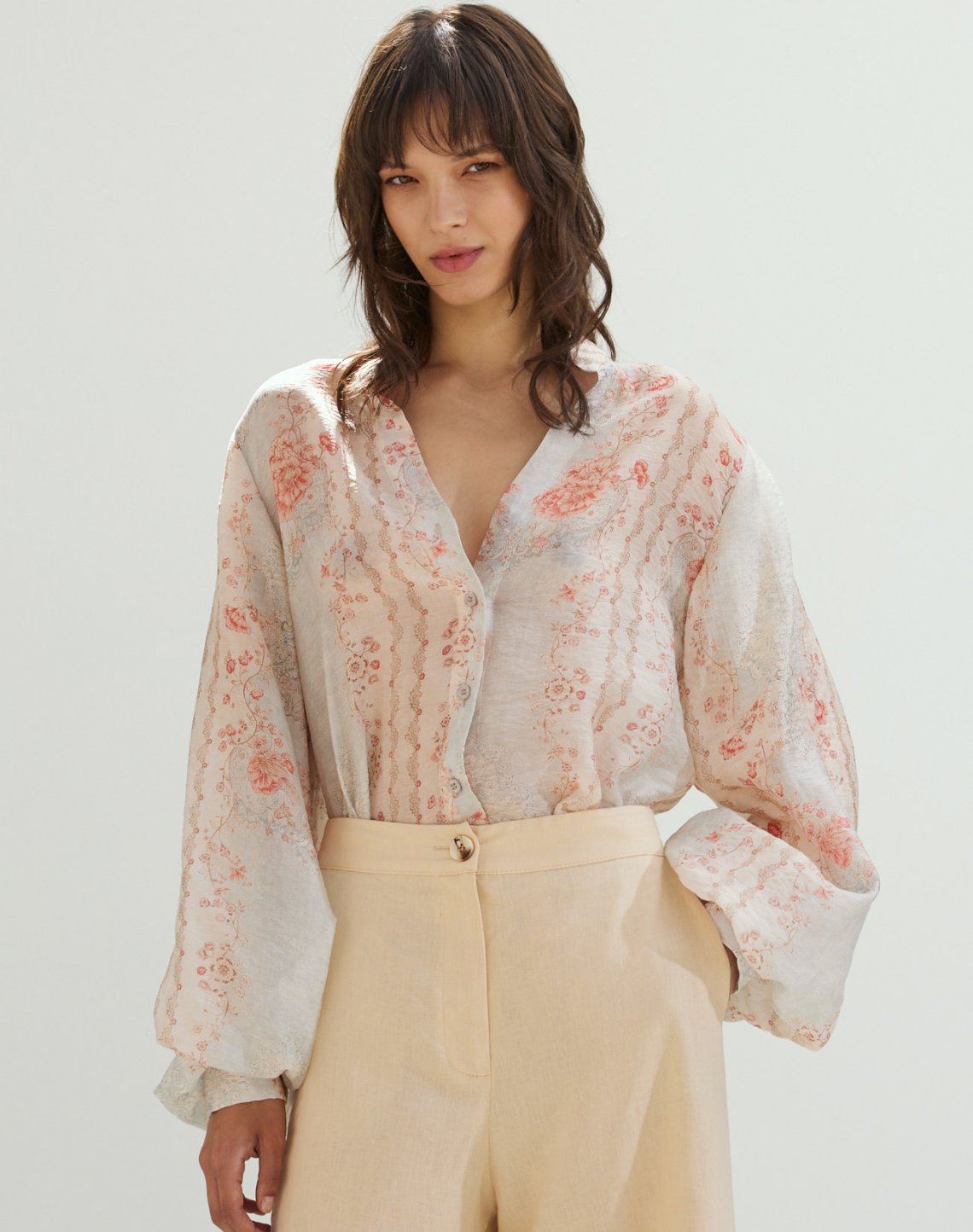 Shirt with puff sleeves