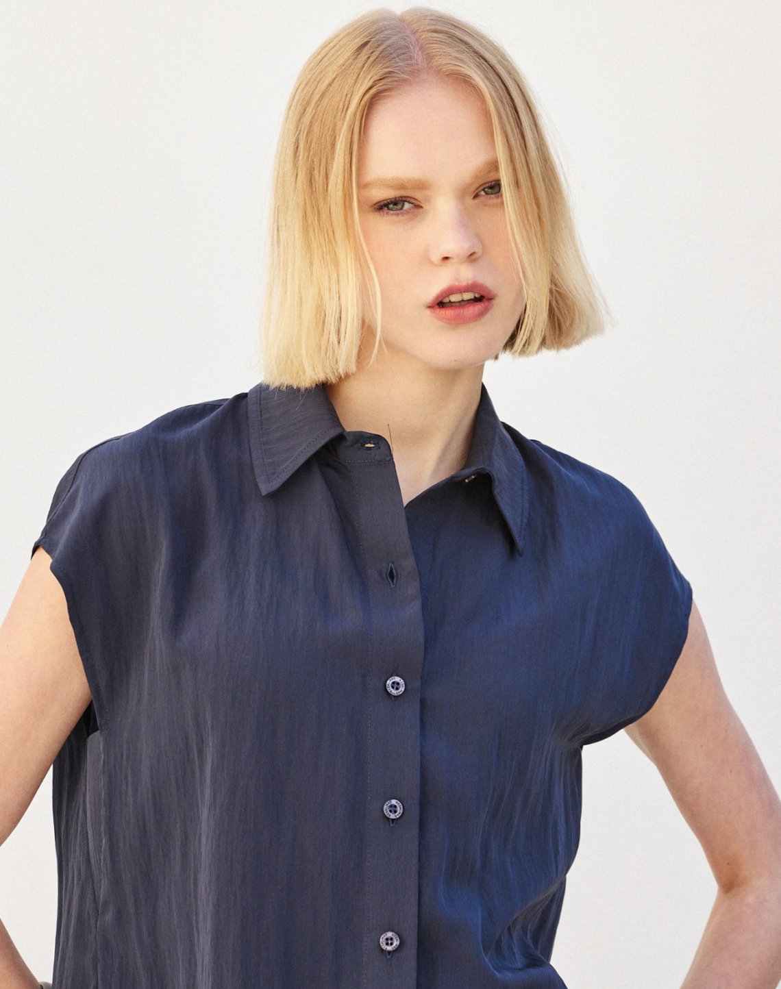 Sleeveless shirt